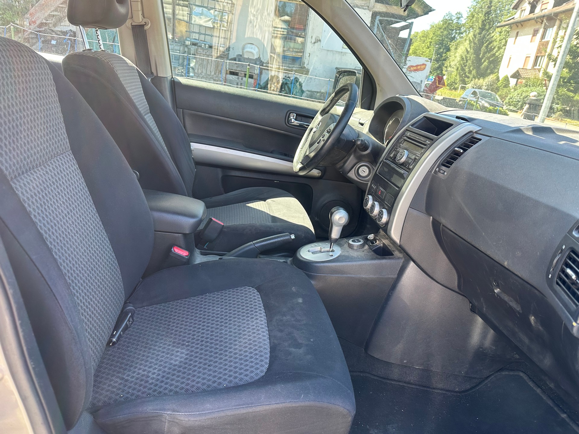 NISSAN X-Trail 2.0 dCi 16V Platinum Automatic-image-9