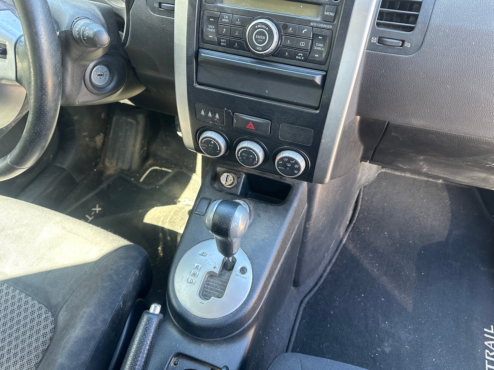 NISSAN X-Trail 2.0 dCi 16V Platinum Automatic-image-8