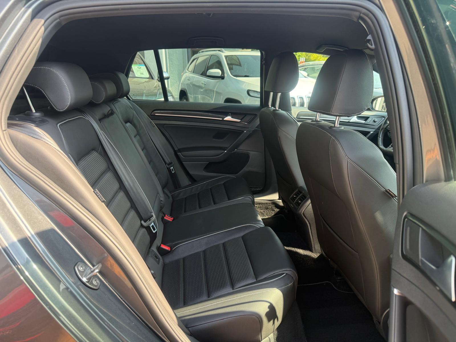 VW Golf 2.0 TSI R 4Motion DSG-image-13