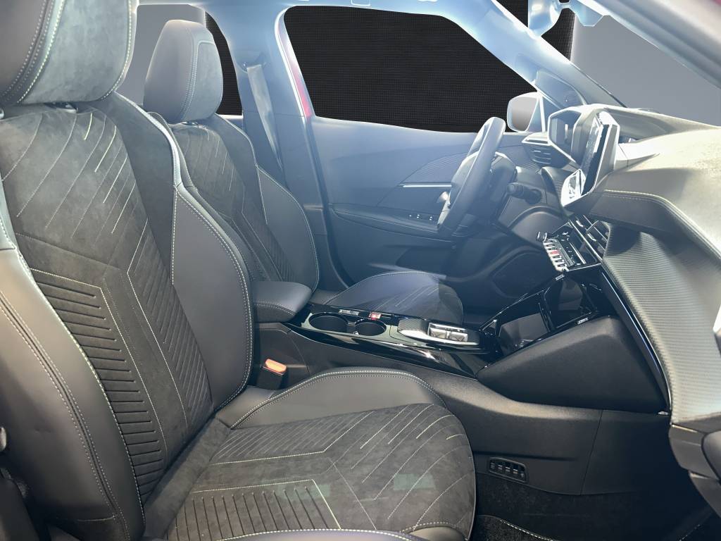 PEUGEOT 2008 1.2 145 MHEV GT Exclusive-image-10