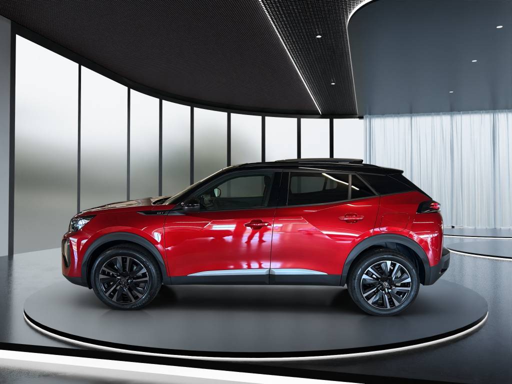 PEUGEOT 2008 1.2 145 MHEV GT Exclusive-image-2