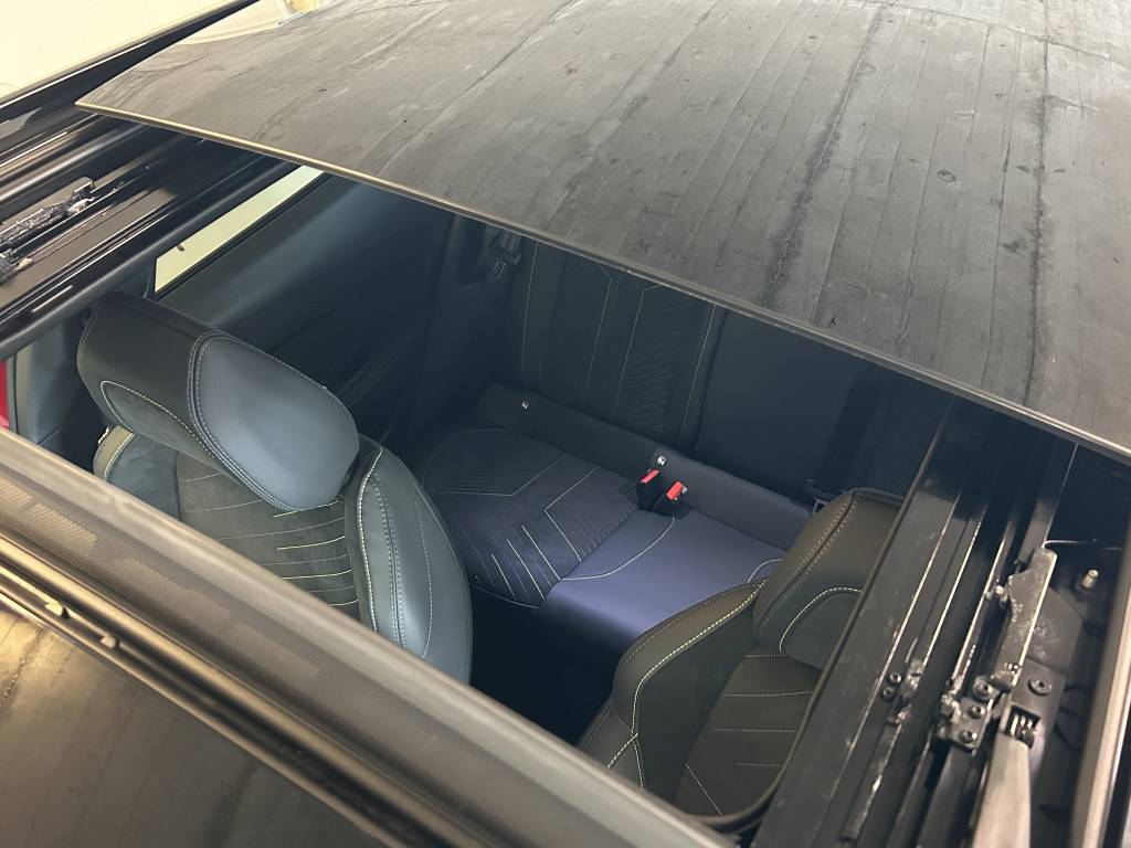 PEUGEOT 2008 1.2 145 MHEV GT Exclusive-image-12