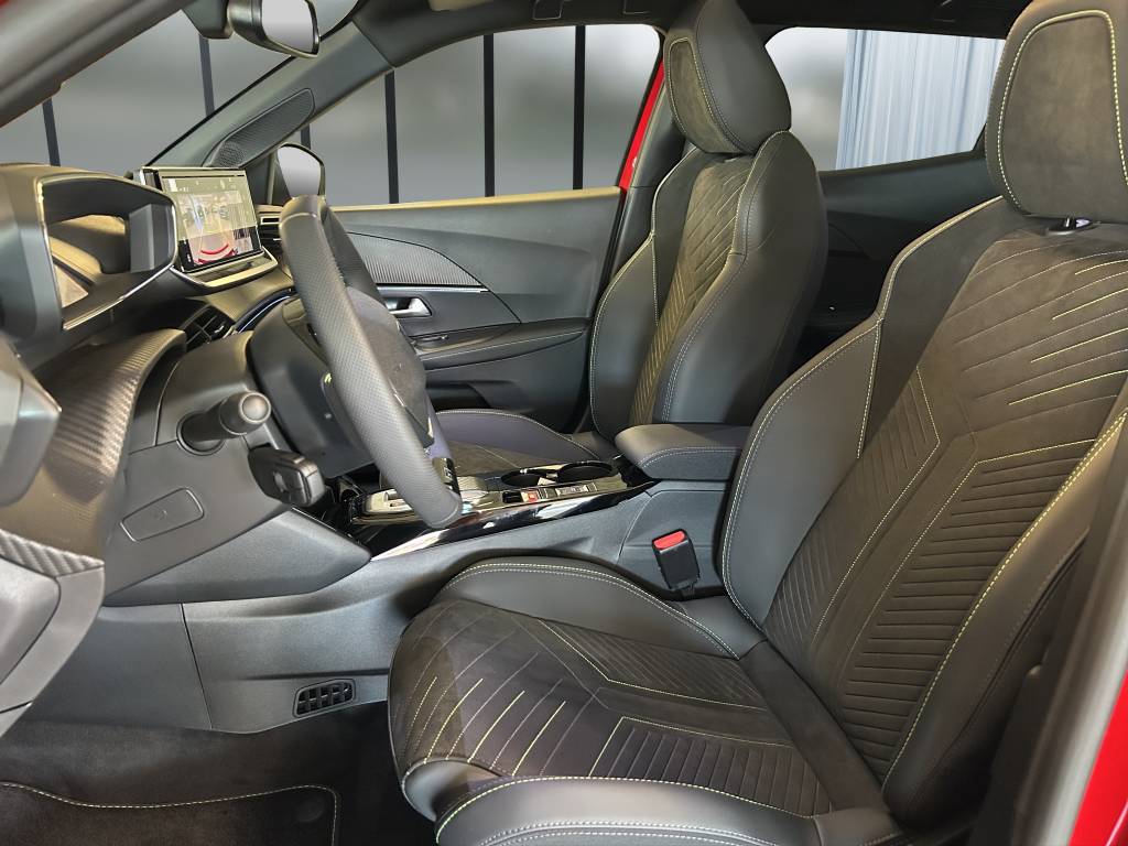 PEUGEOT 2008 1.2 145 MHEV GT Exclusive-image-7