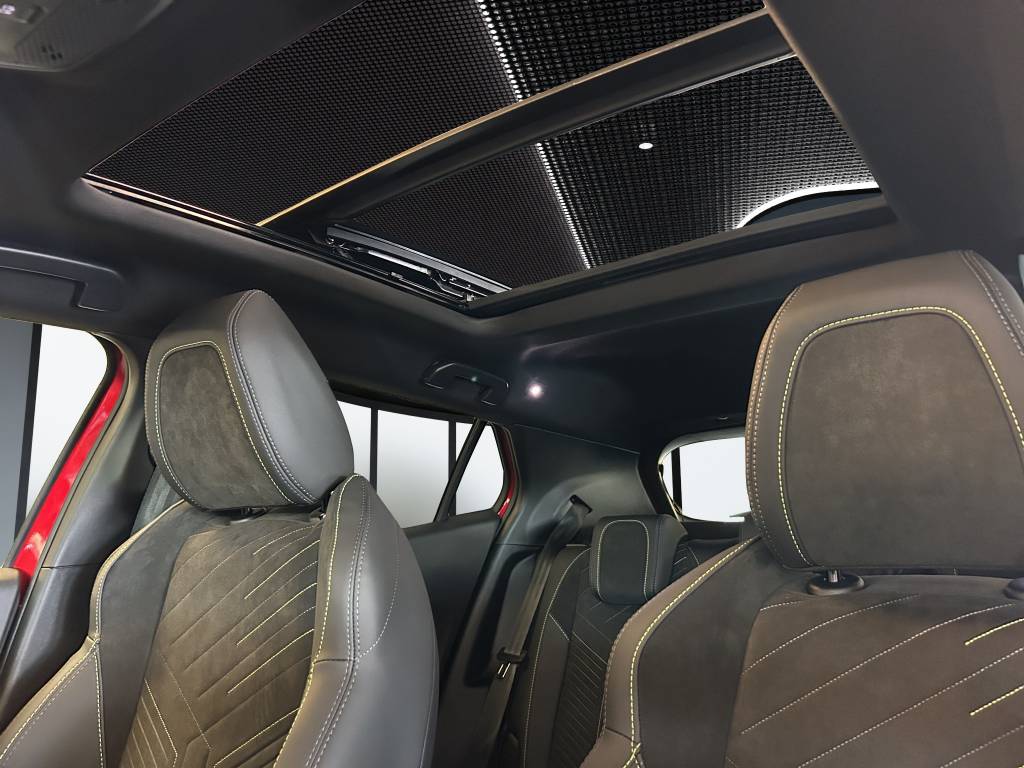 PEUGEOT 2008 1.2 145 MHEV GT Exclusive-image-9