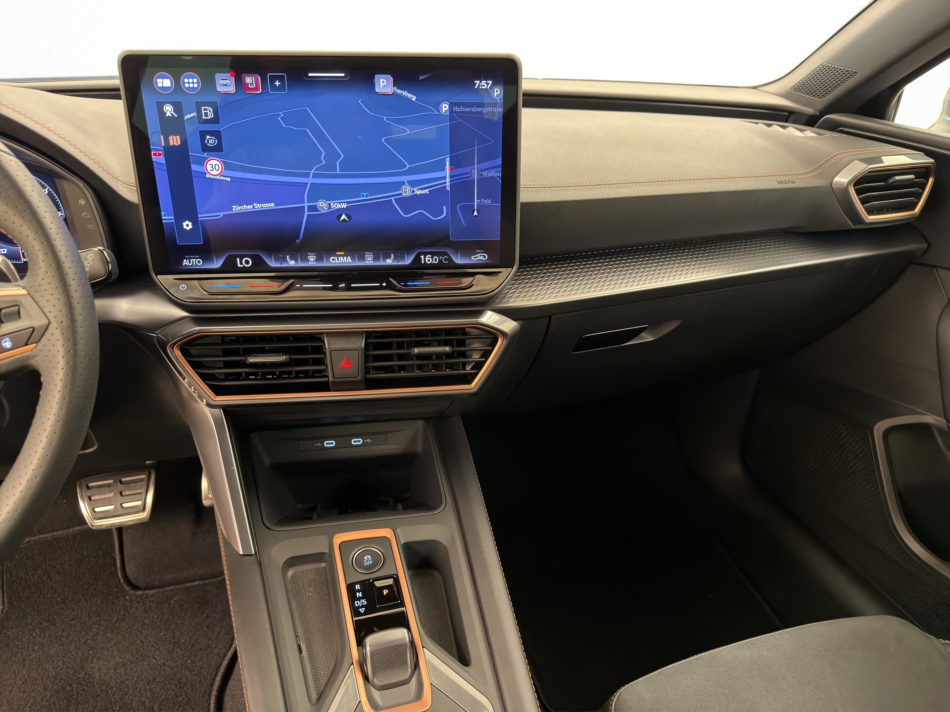 CUPRA Leon ST 2.0 TSI 333 VZ 4Drive-image-9