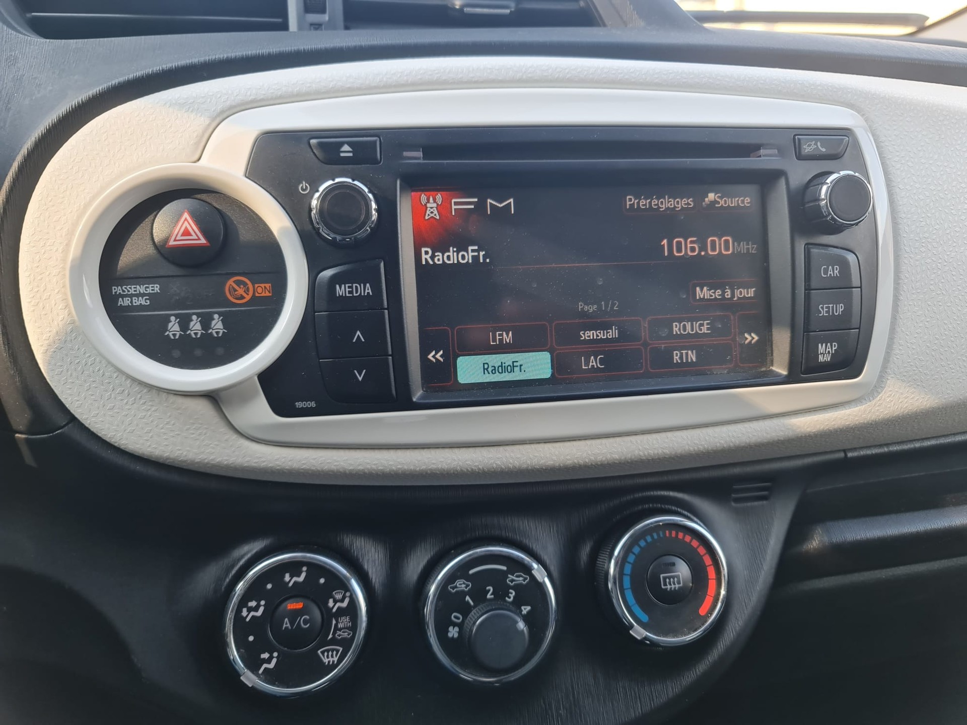 TOYOTA Yaris 1.33 Sol Premium-image-12