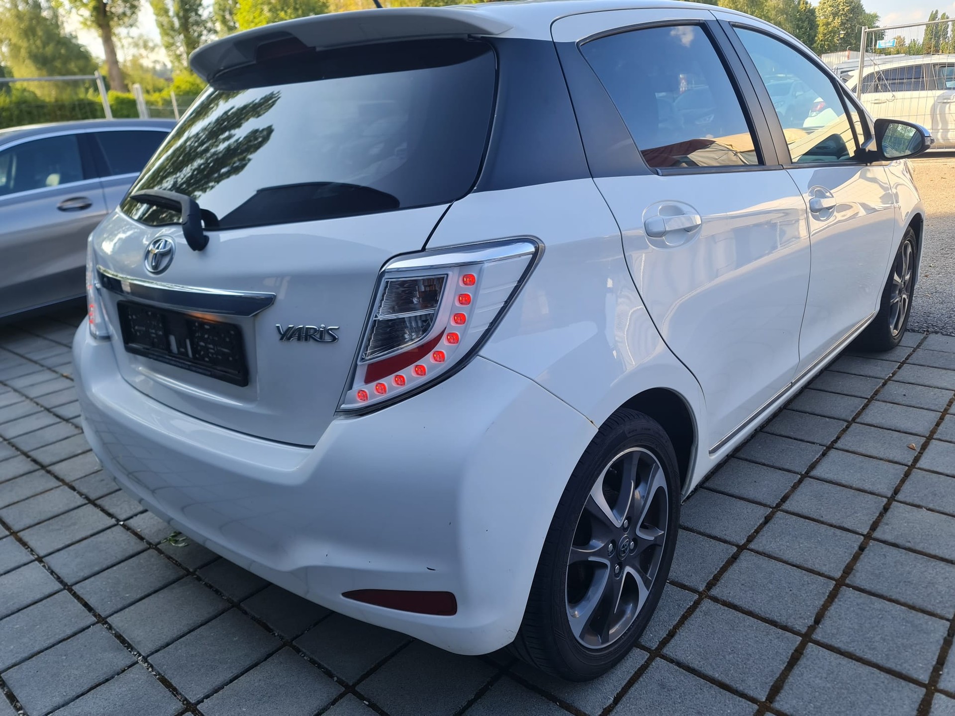 TOYOTA Yaris 1.33 Sol Premium-image-3