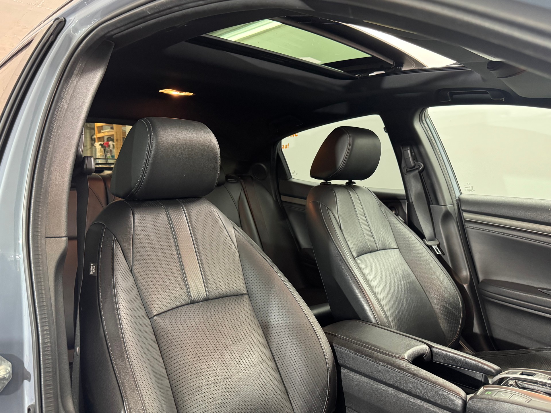 HONDA Civic 1.0 VTEC Executive Premium CVT-image-9