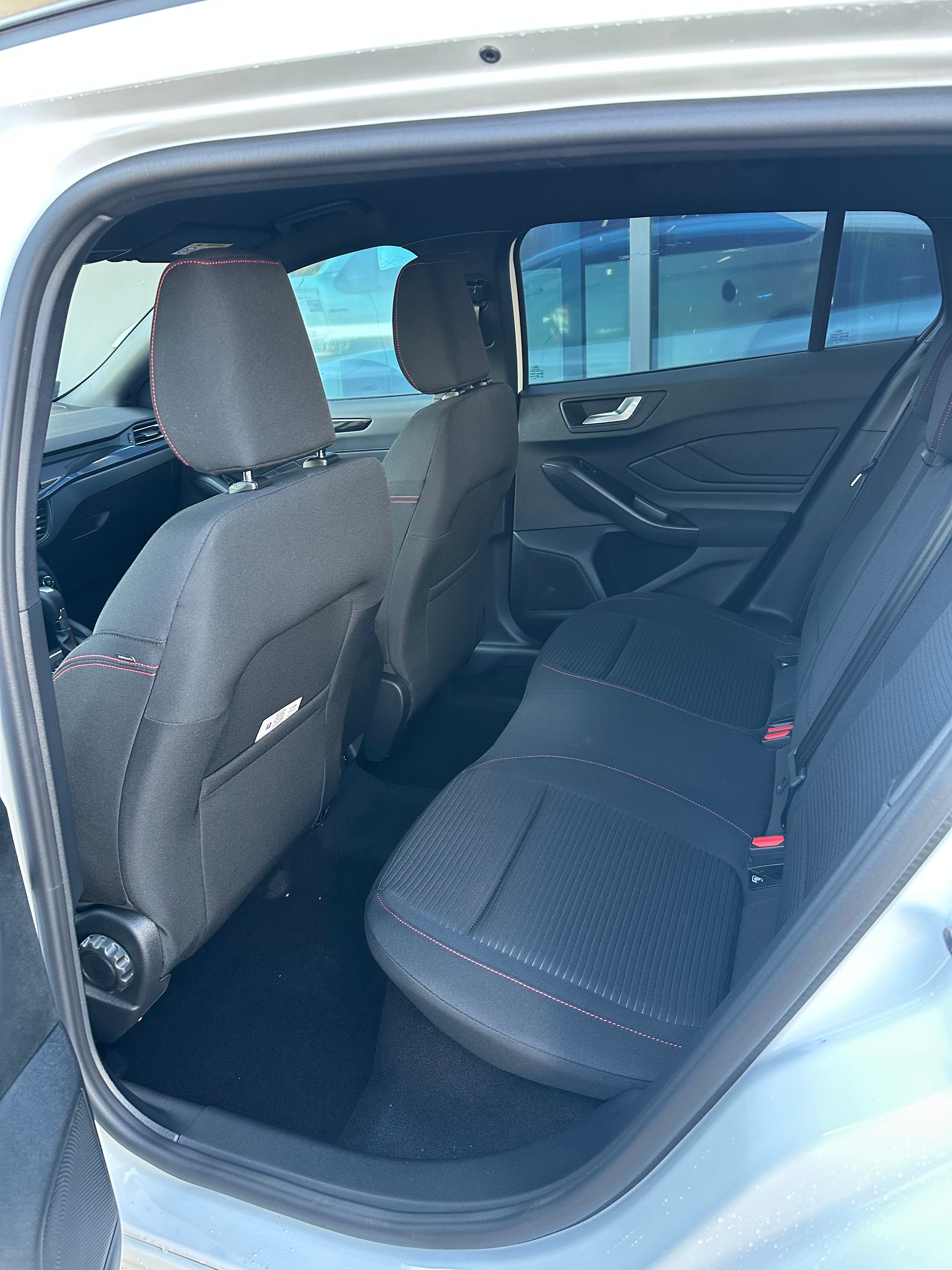 FORD Focus Station Wagon 1.0i EcoB ST-Line X/155CV/Aut.-image-11