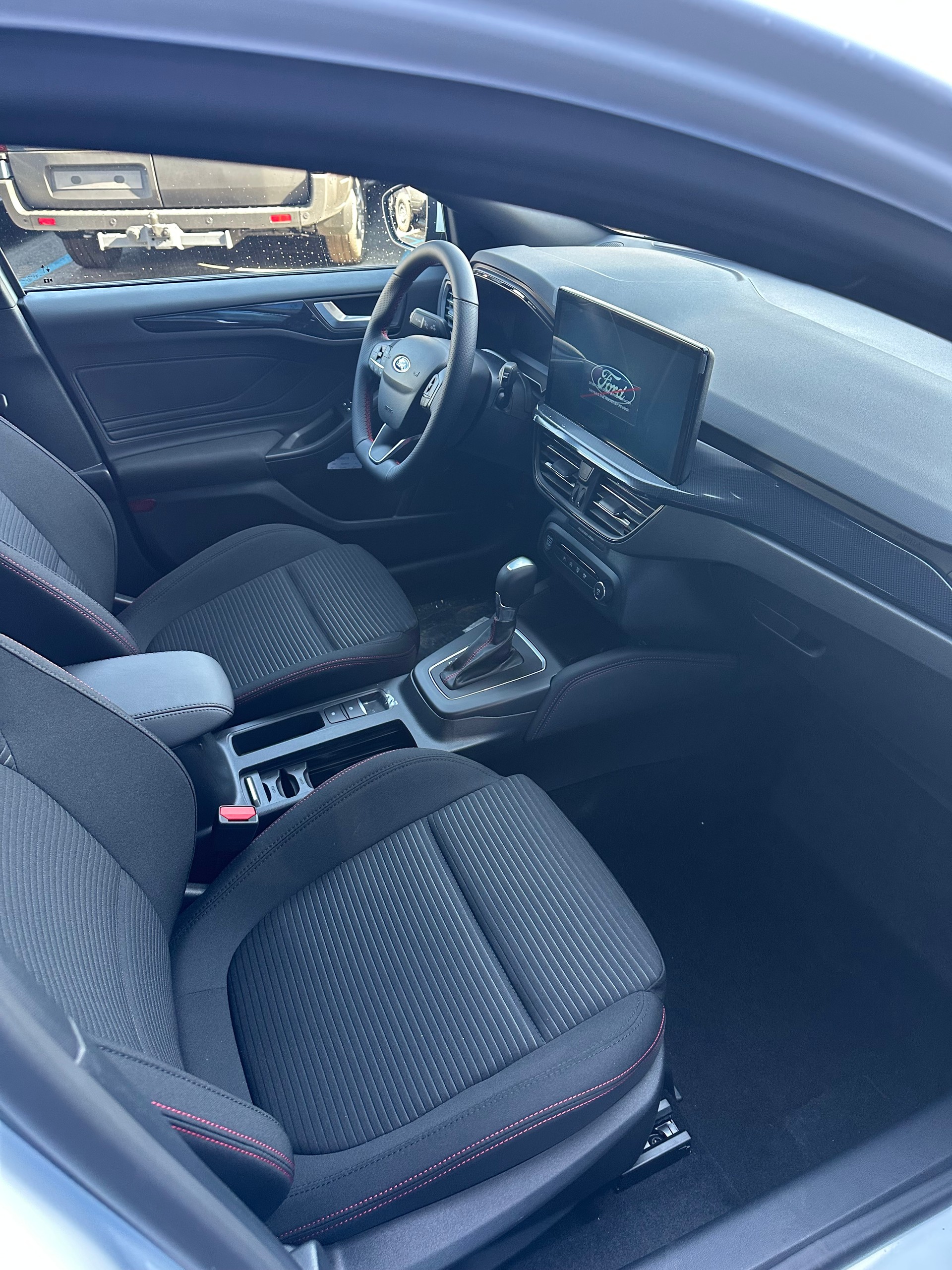FORD Focus Station Wagon 1.0i EcoB ST-Line X/155CV/Aut.-image-13