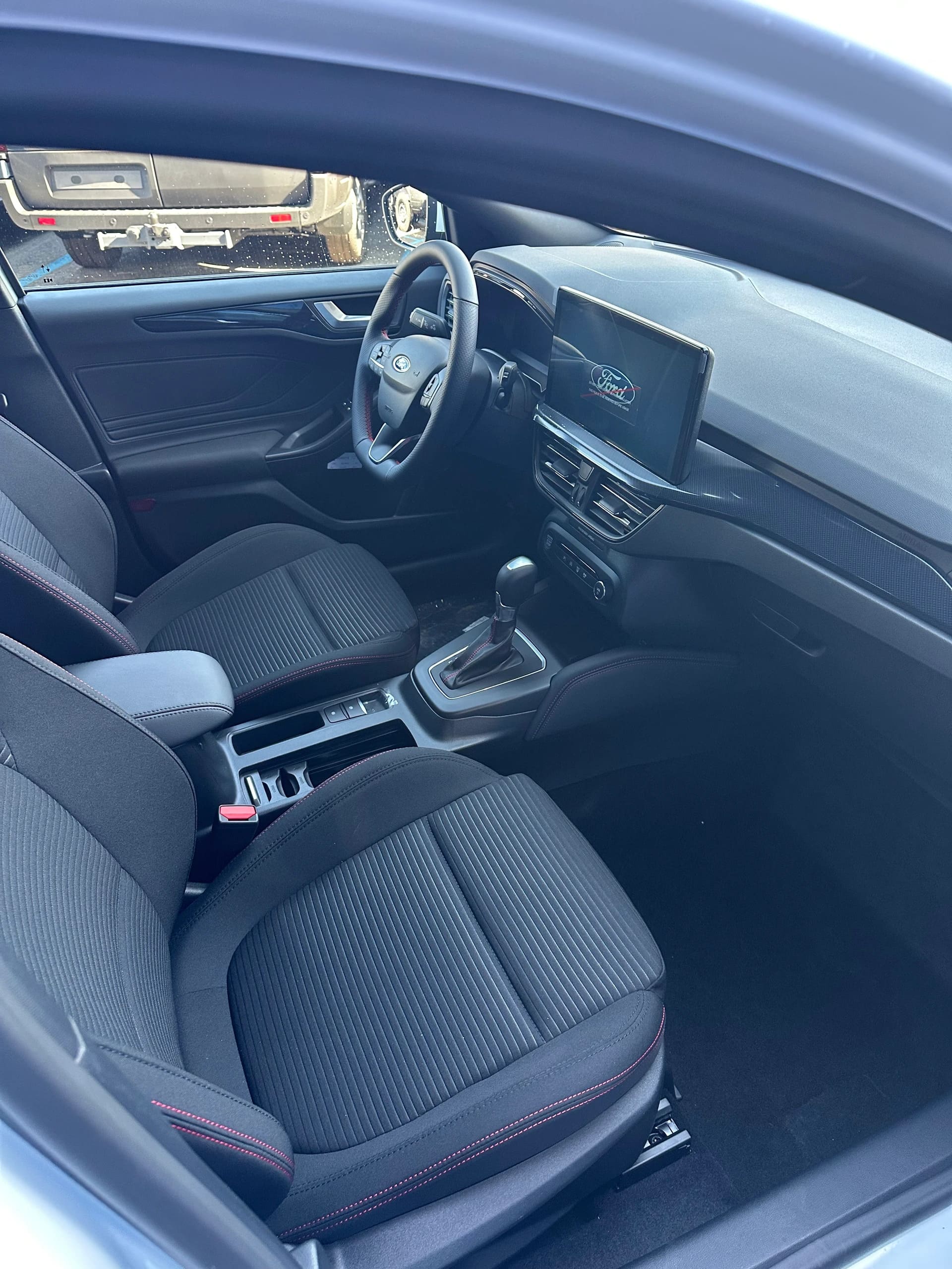 FORD Focus Station Wagon 1.0i EcoB ST-Line X/155CV/Aut.-image-12