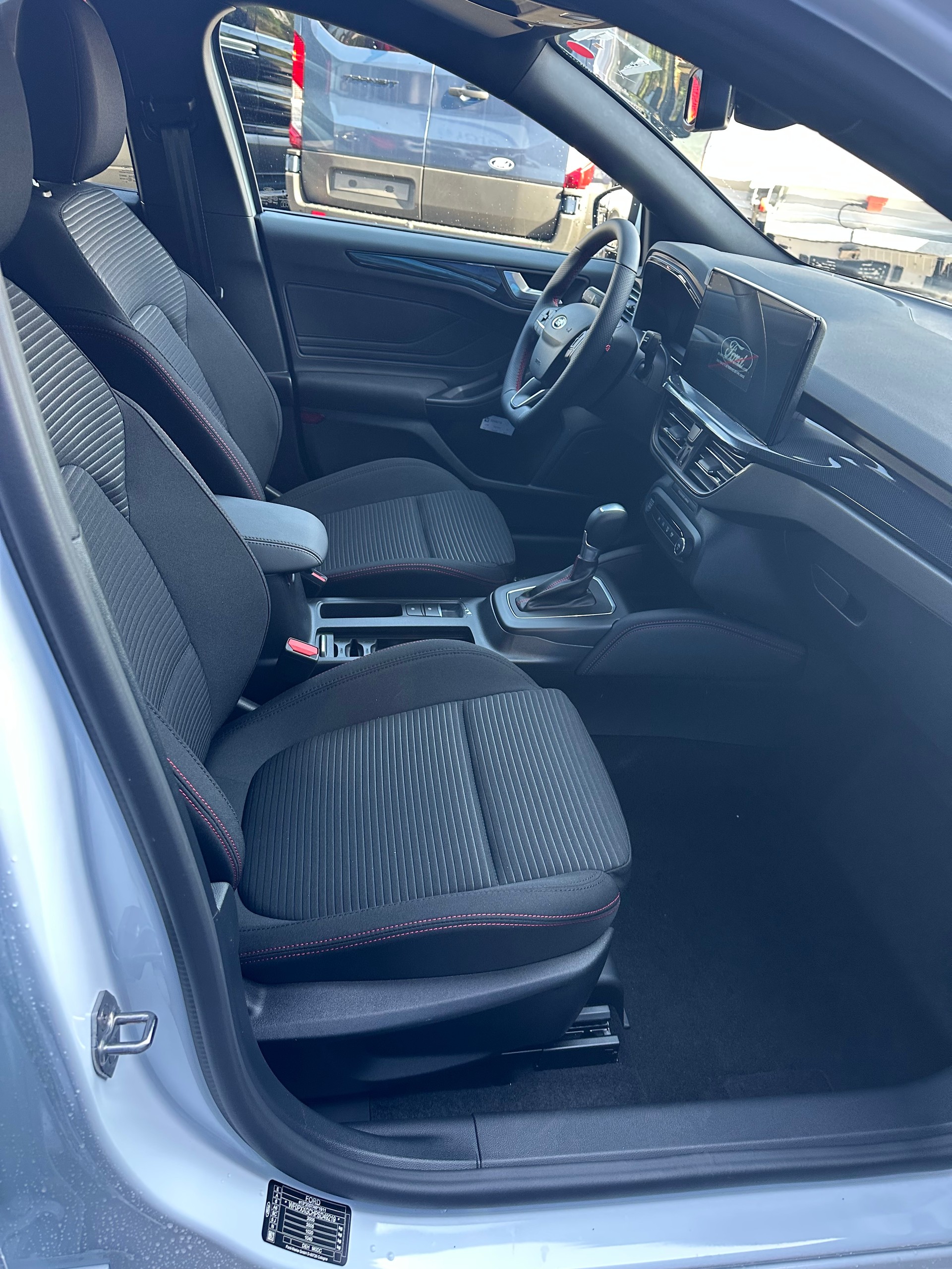 FORD Focus Station Wagon 1.0i EcoB ST-Line X/155CV/Aut.-image-12