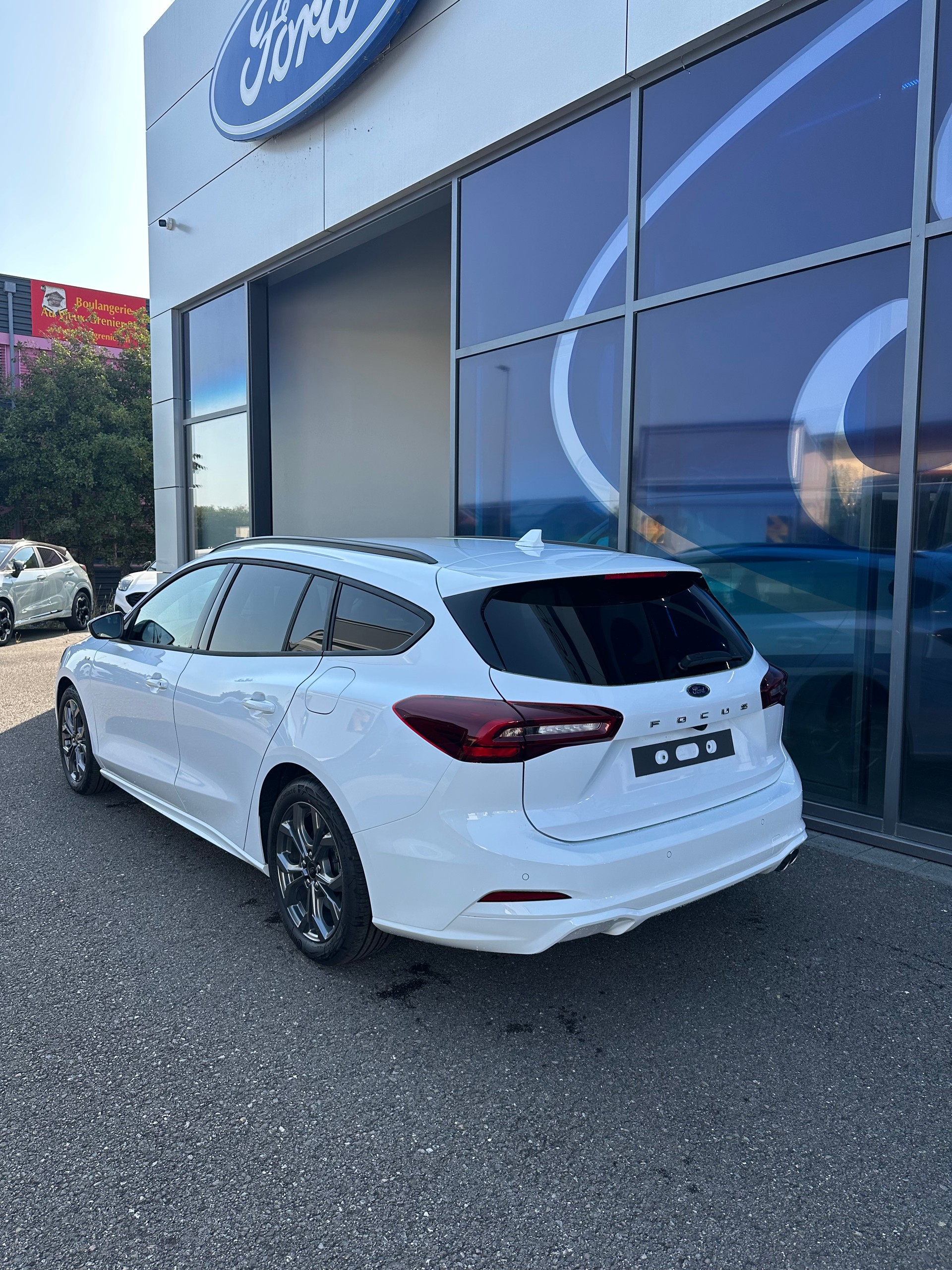 FORD Focus Station Wagon 1.0i EcoB ST-Line X/155CV/Aut.-image-3