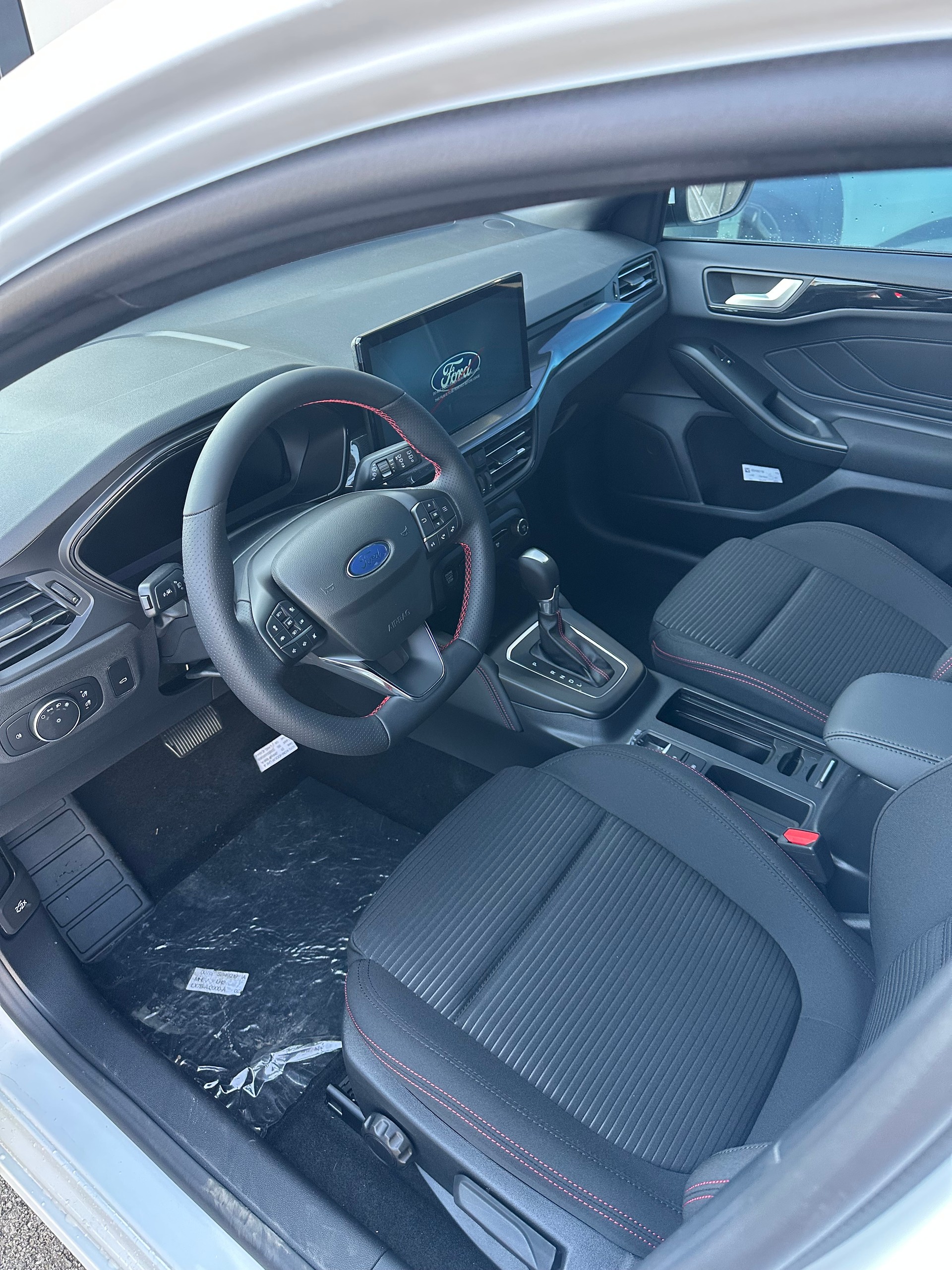 FORD Focus Station Wagon 1.0i EcoB ST-Line X/155CV/Aut.-image-9