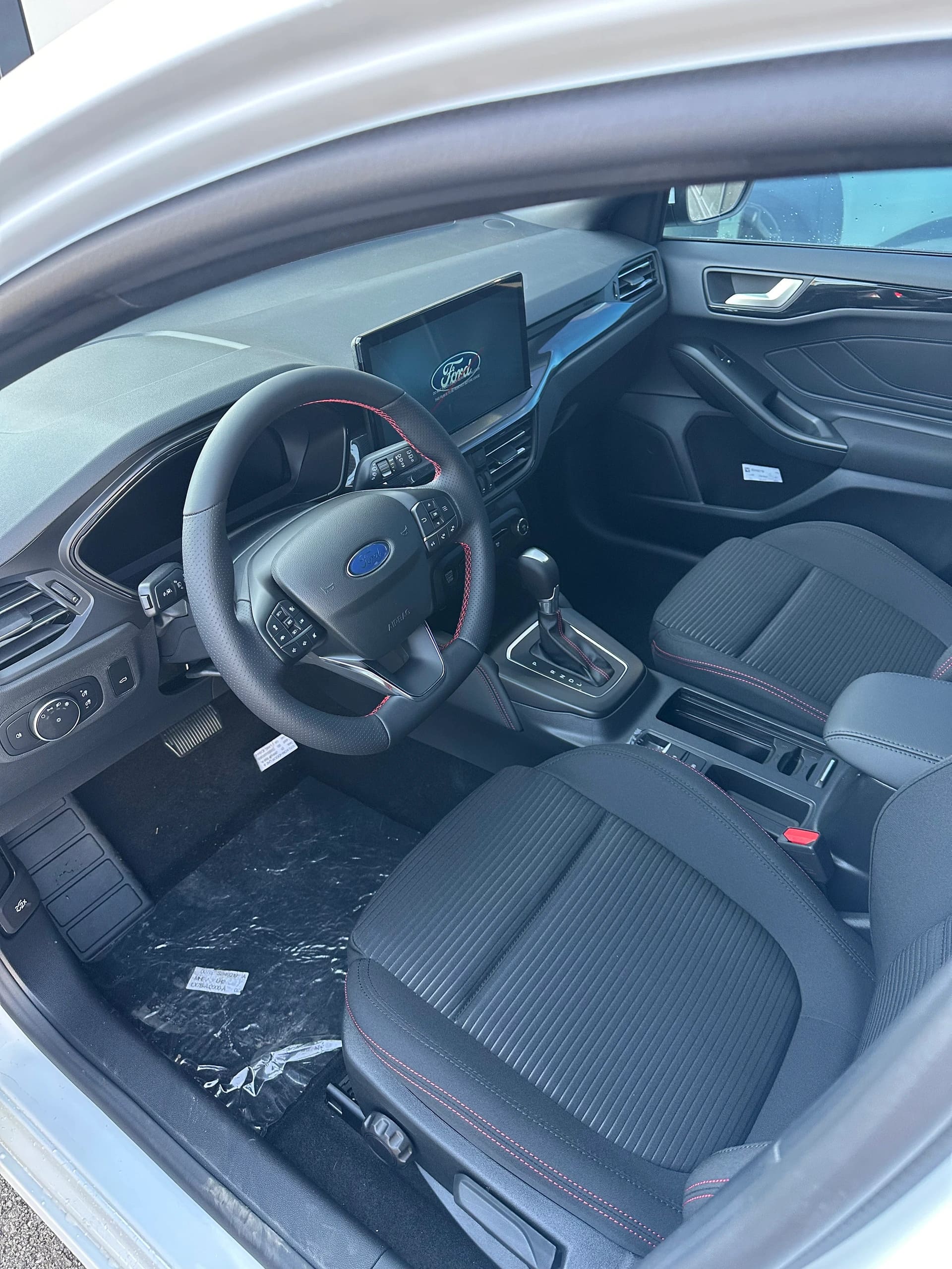 FORD Focus Station Wagon 1.0i EcoB ST-Line X/155CV/Aut.-image-9