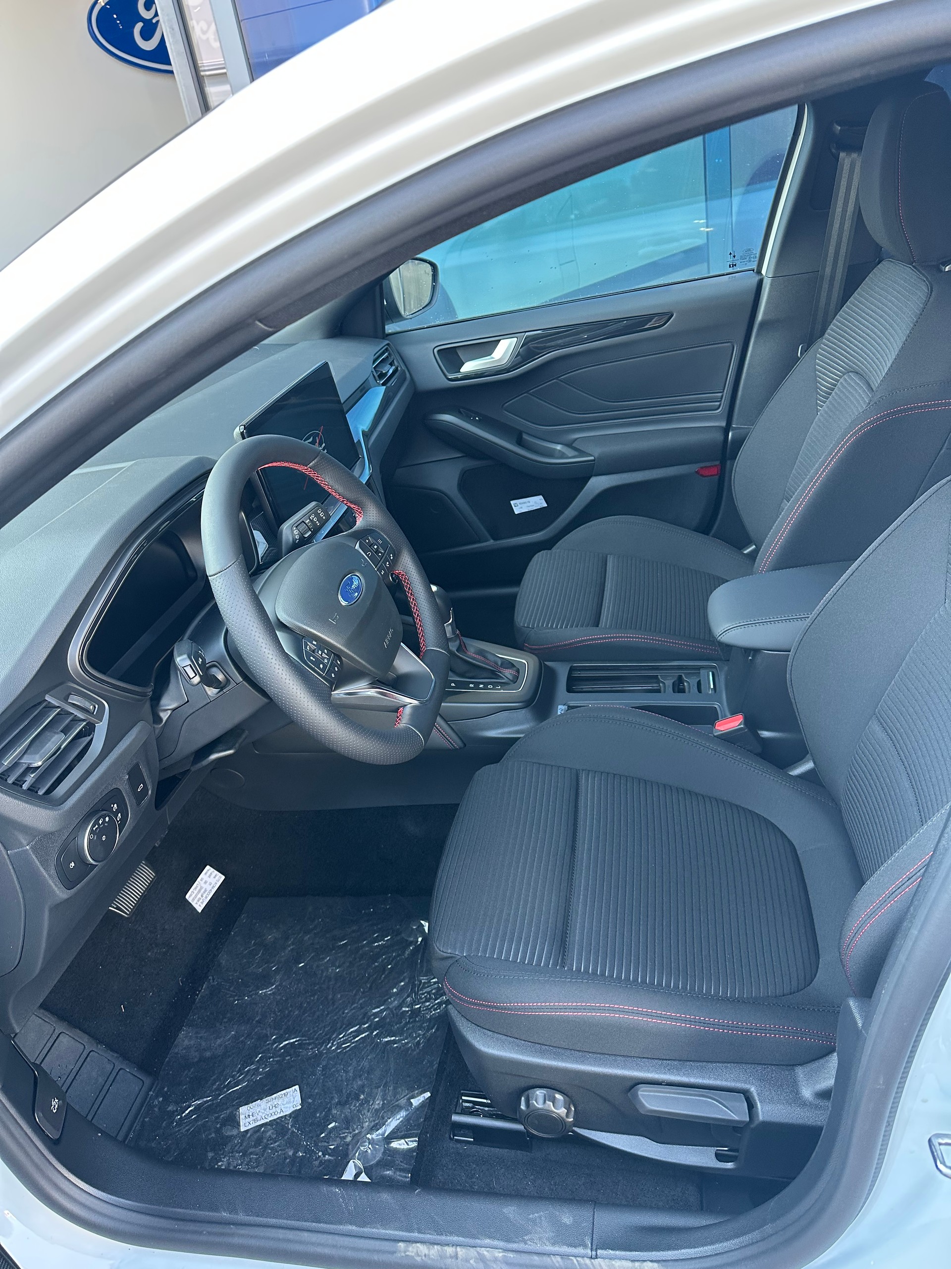 FORD Focus Station Wagon 1.0i EcoB ST-Line X/155CV/Aut.-image-10