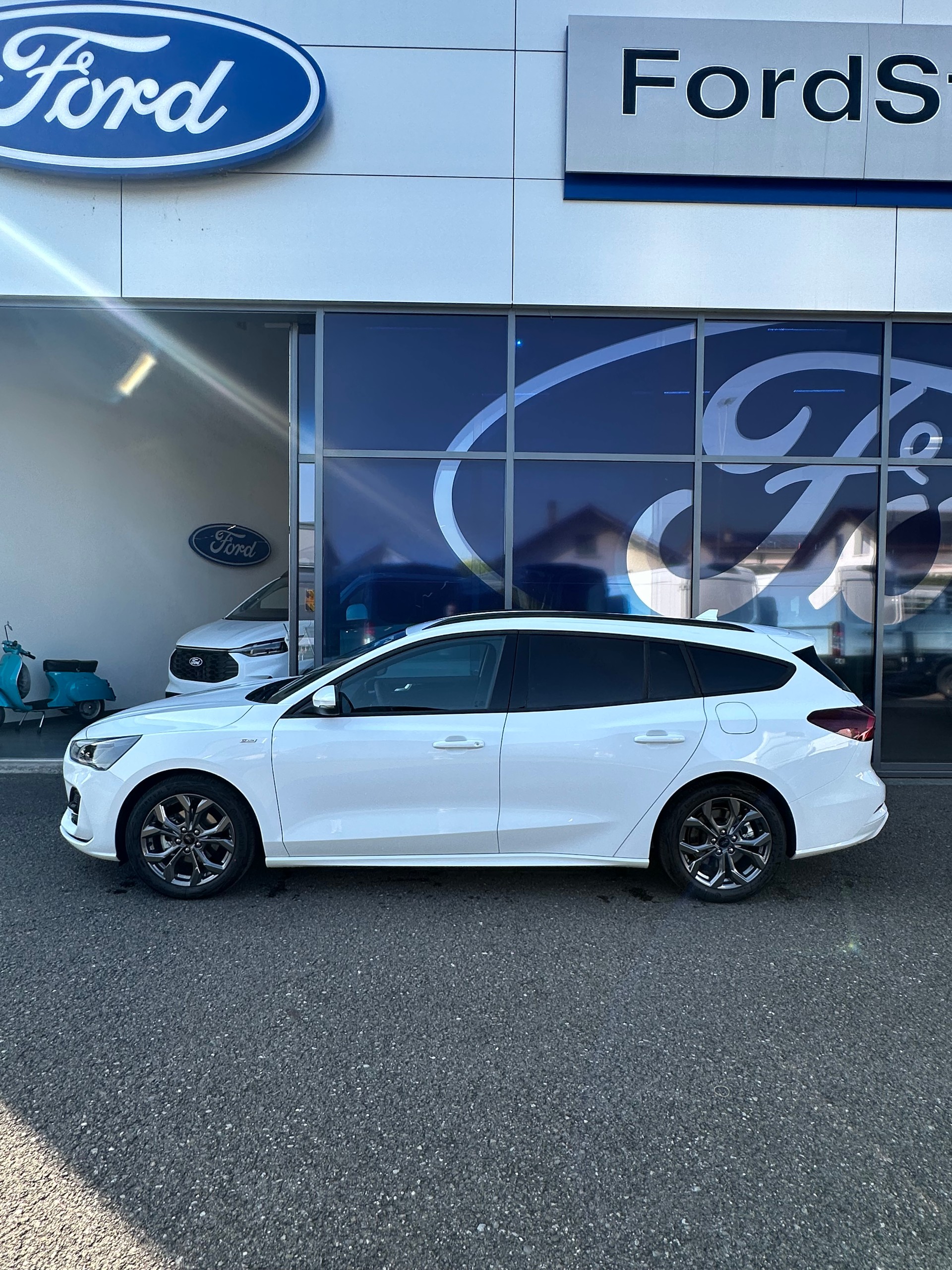 FORD Focus Station Wagon 1.0i EcoB ST-Line X/155CV/Aut.-image-2