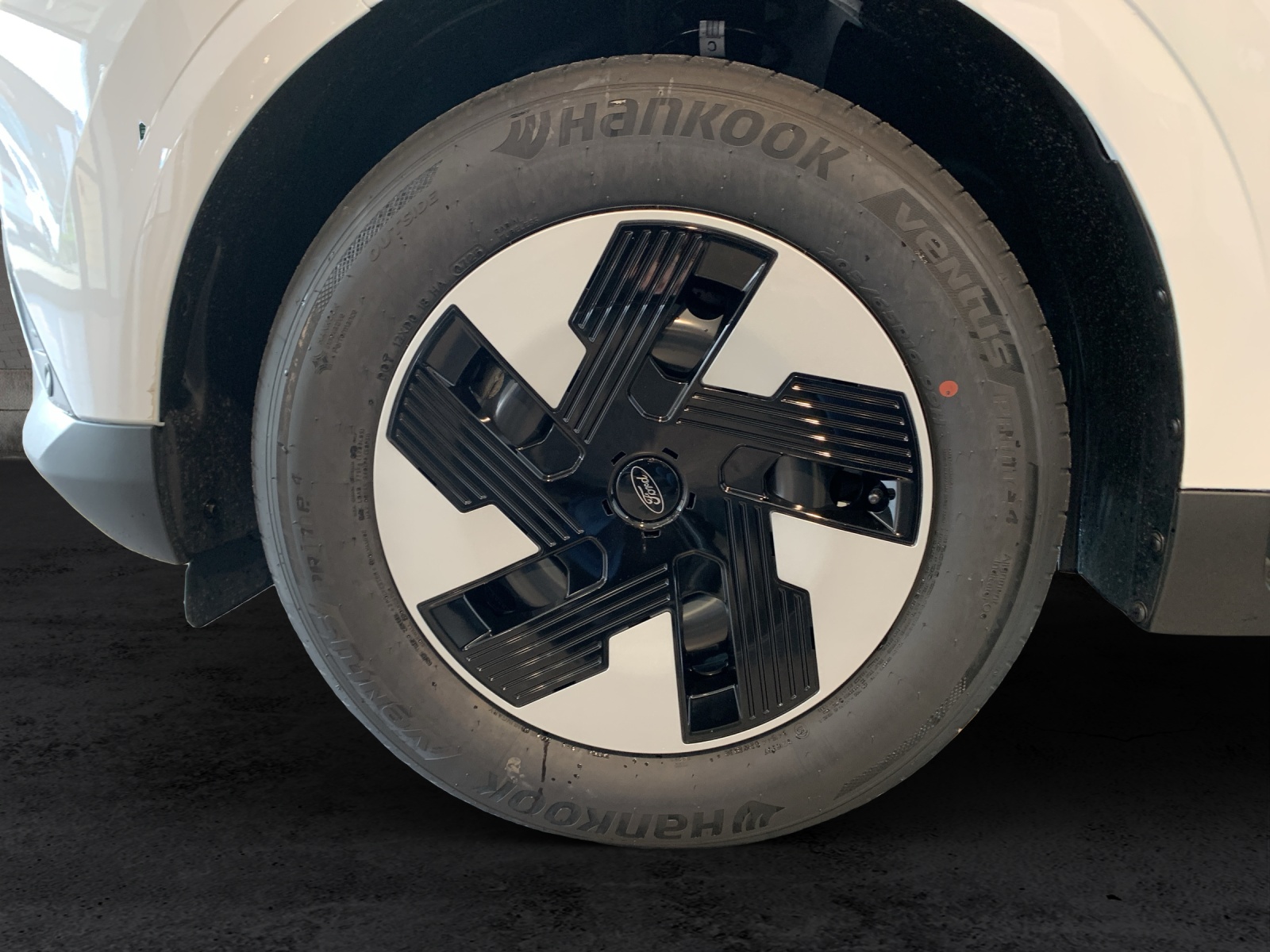 FORD E-Transit Courier Van Trend-image-11