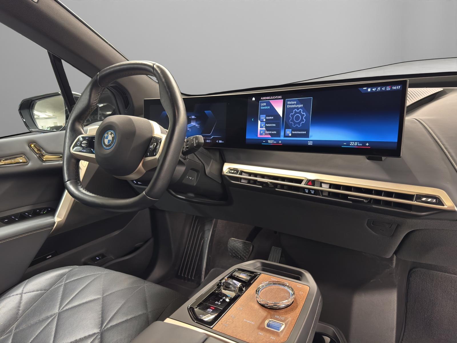 BMW iX xDrive50-image-17