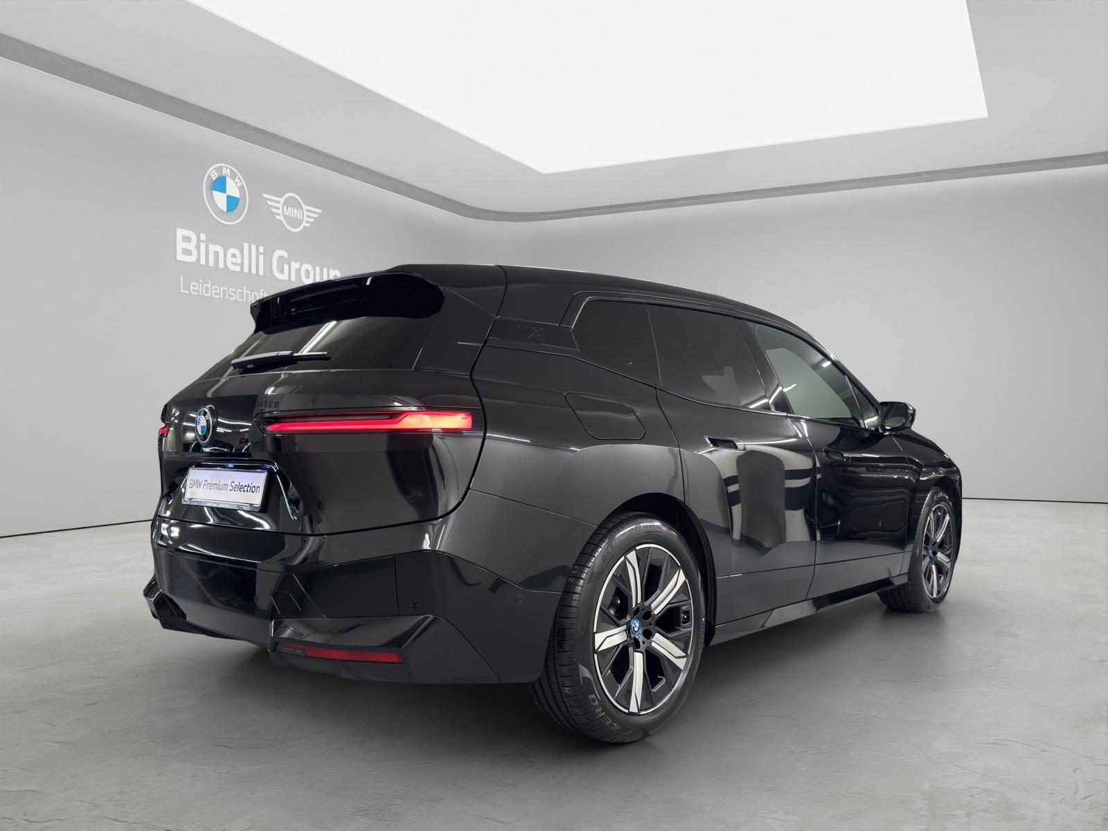 BMW iX xDrive50-image-4