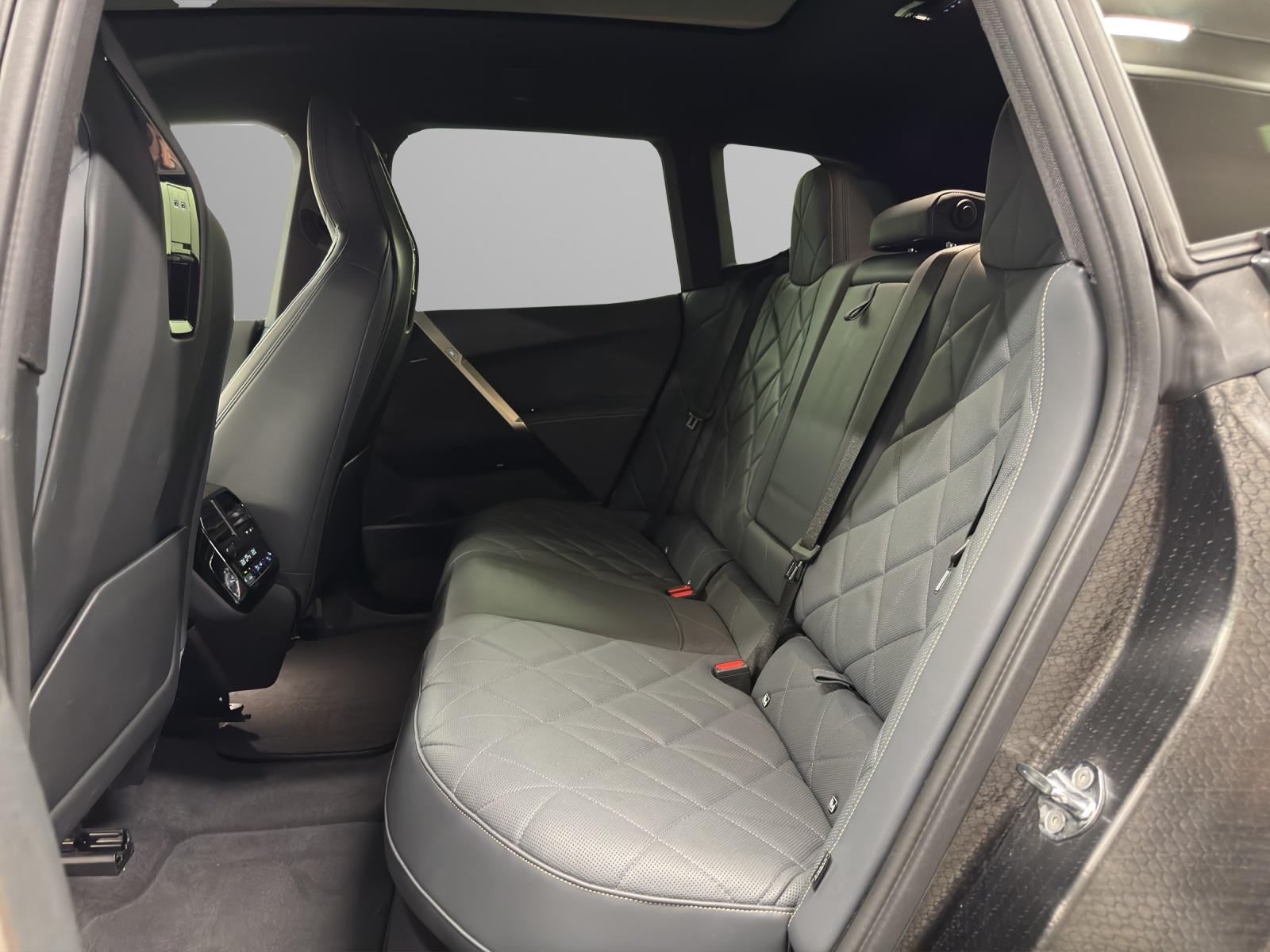 BMW iX xDrive50-image-13