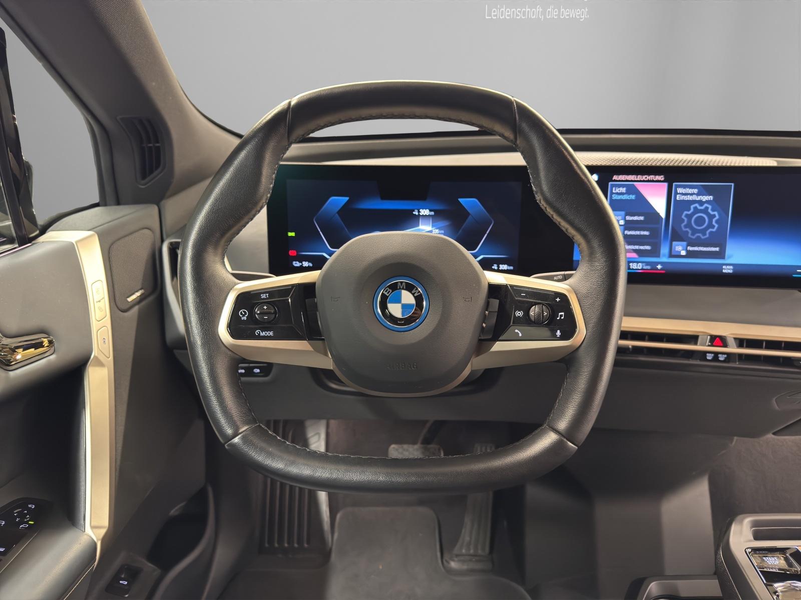 BMW iX xDrive50-image-15