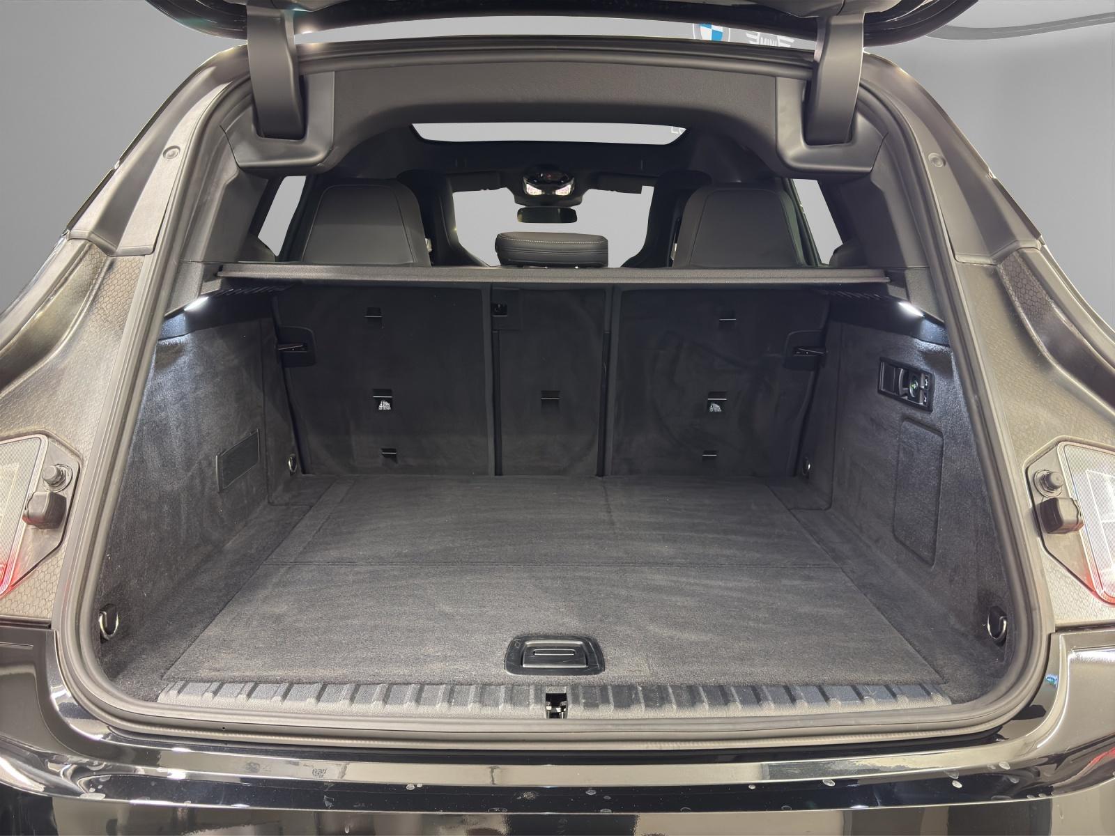 BMW iX xDrive50-image-9