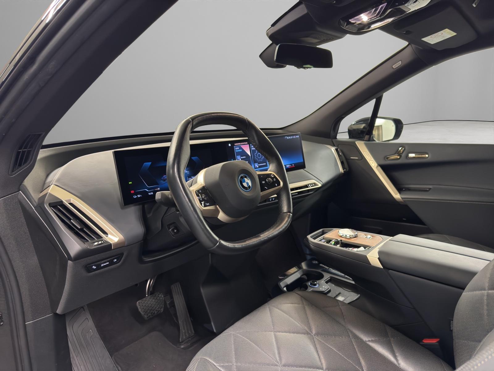 BMW iX xDrive50-image-11