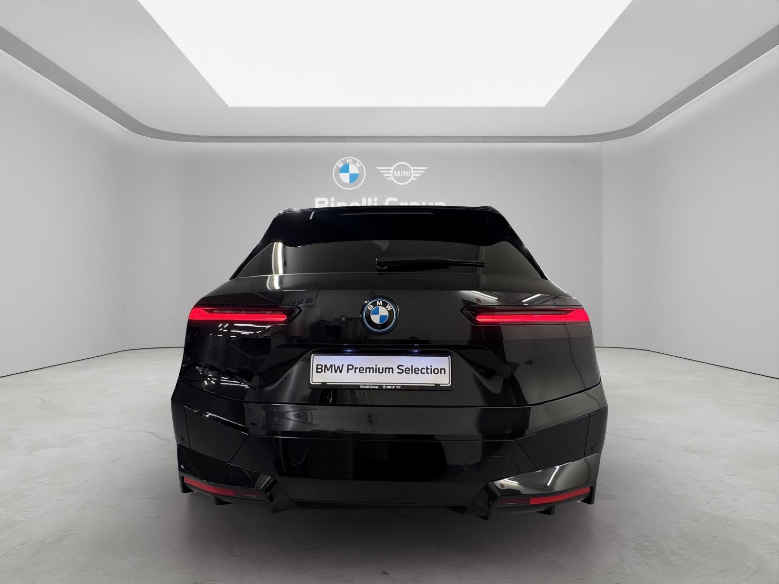 BMW iX xDrive50-image-3