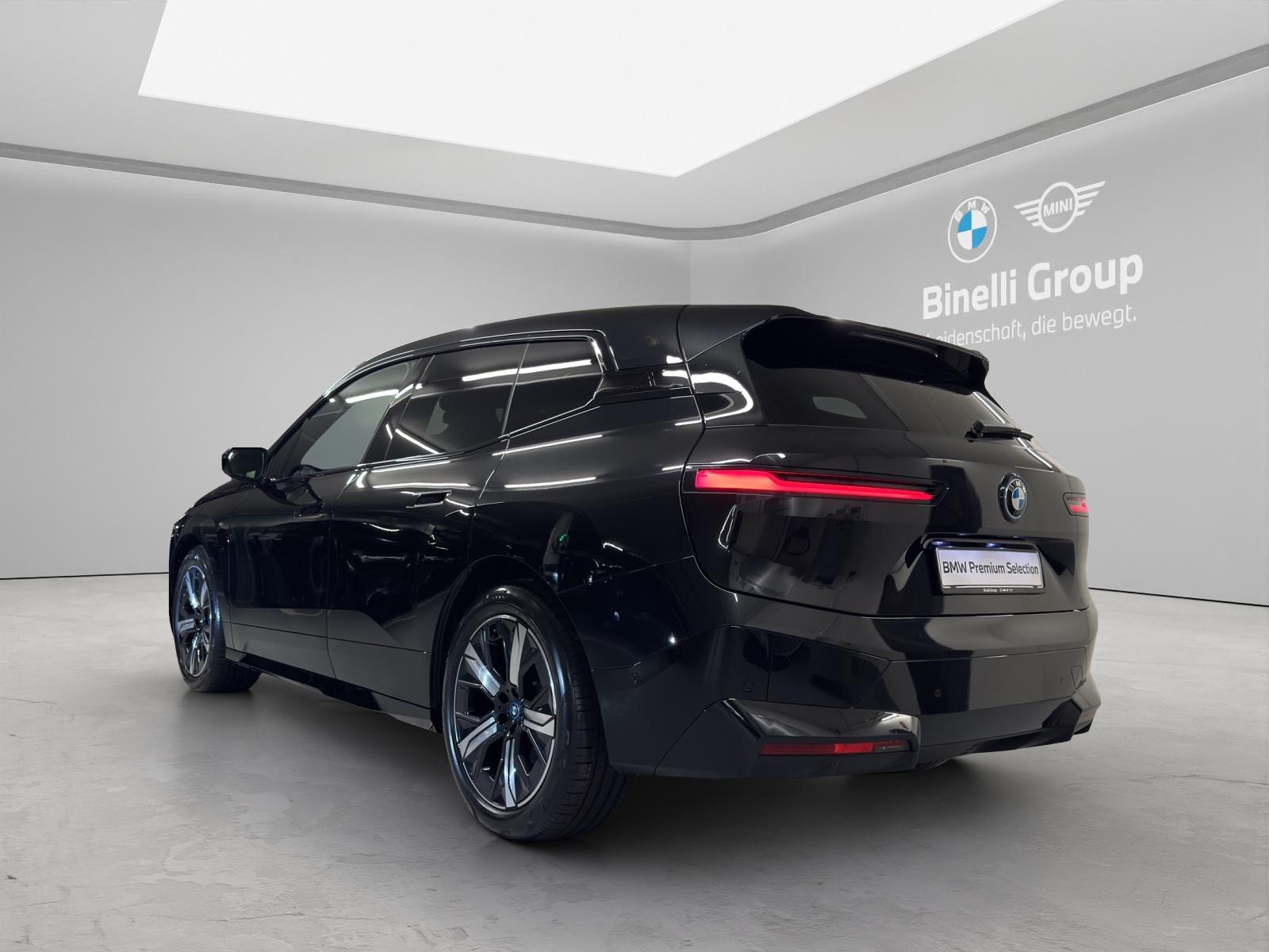 BMW iX xDrive50-image-2