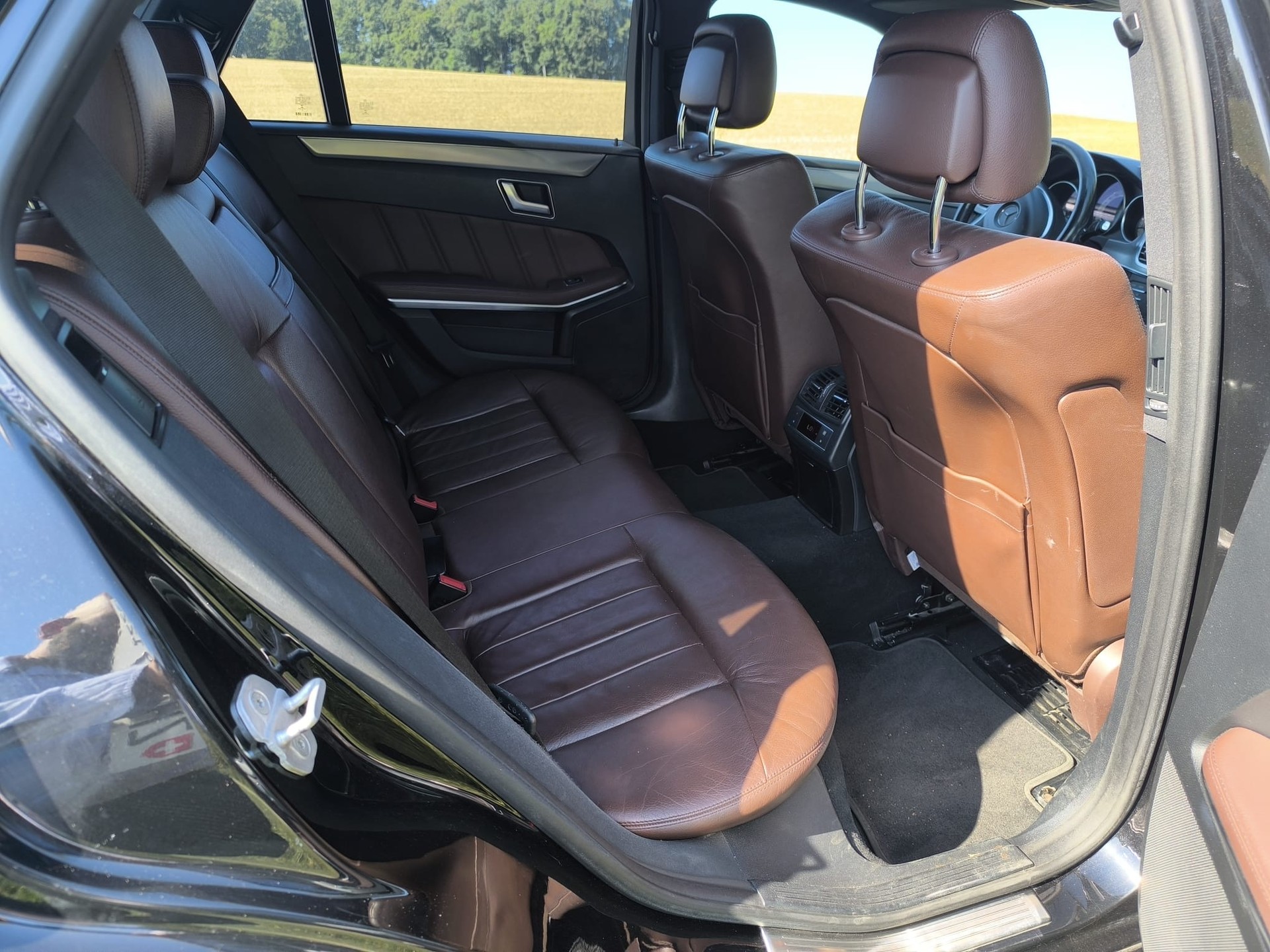 MERCEDES-BENZ E 220 BlueTEC Avantgarde 4Matic 7G-Tronic-image-8