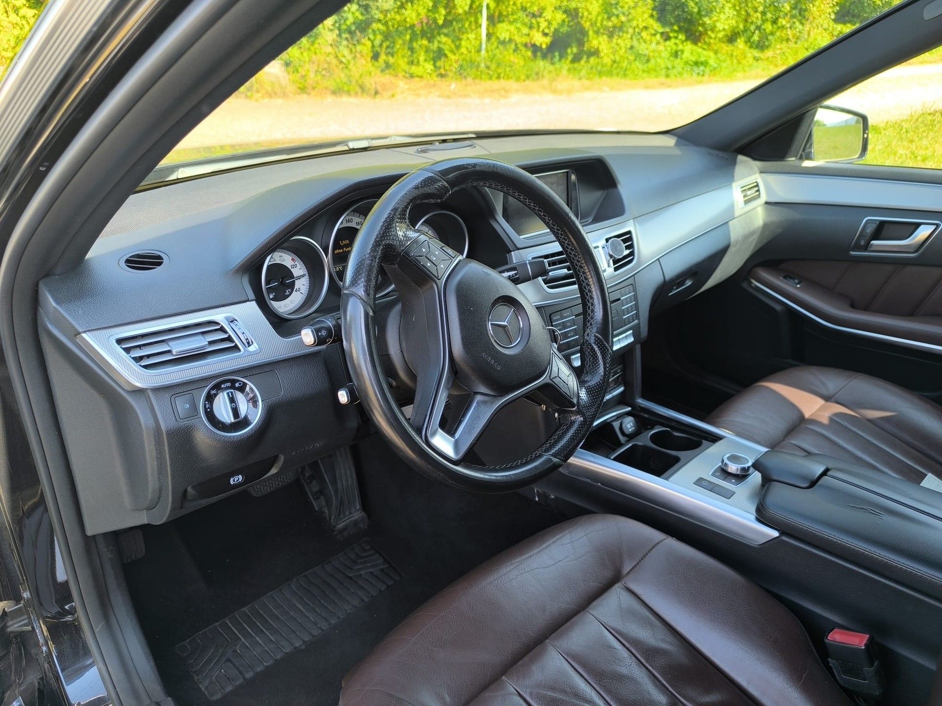 MERCEDES-BENZ E 220 BlueTEC Avantgarde 4Matic 7G-Tronic-image-12