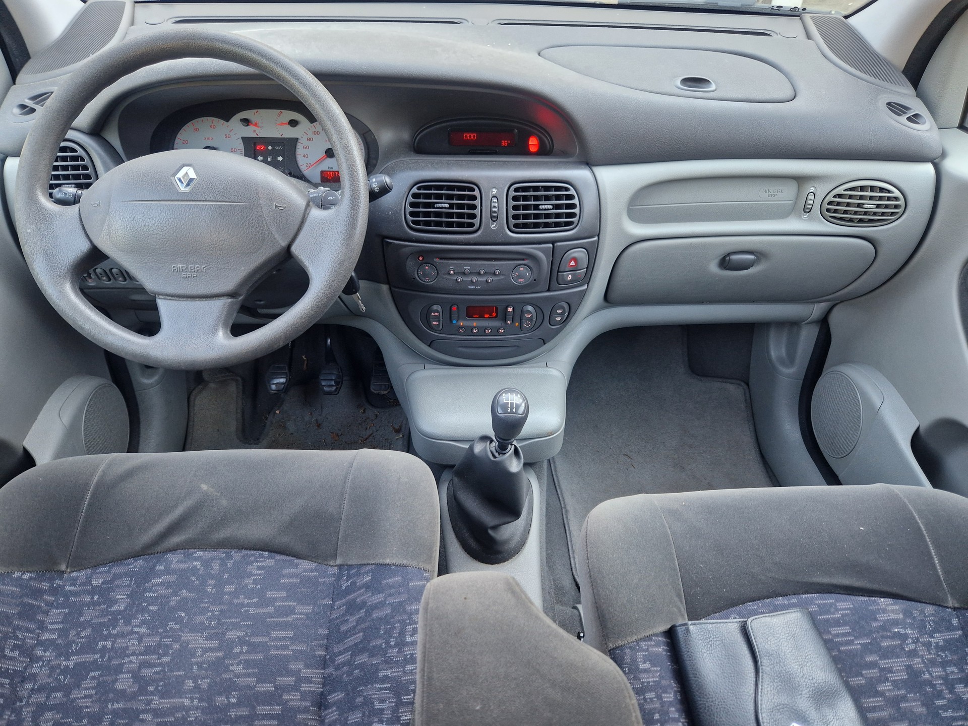 RENAULT Scénic 2.0 16V Fairway-image-9