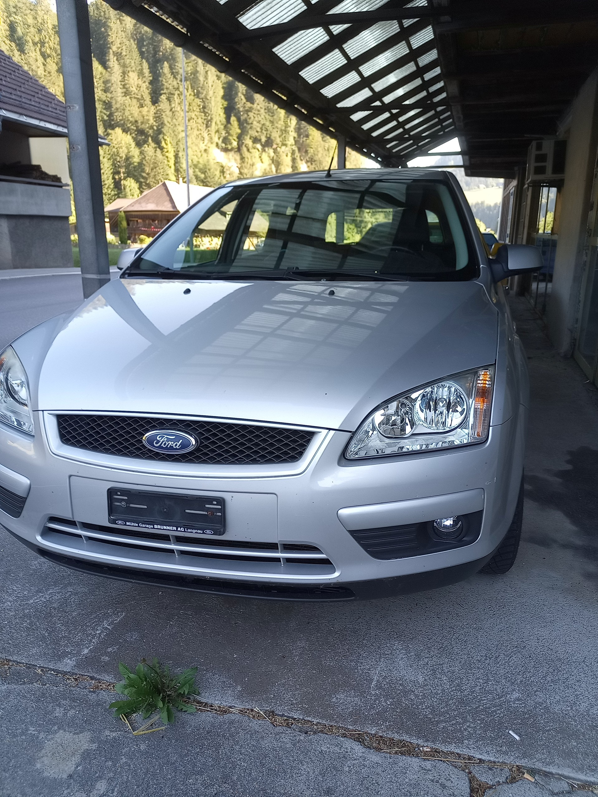 FORD Focus 1.8i Ghia-image-0