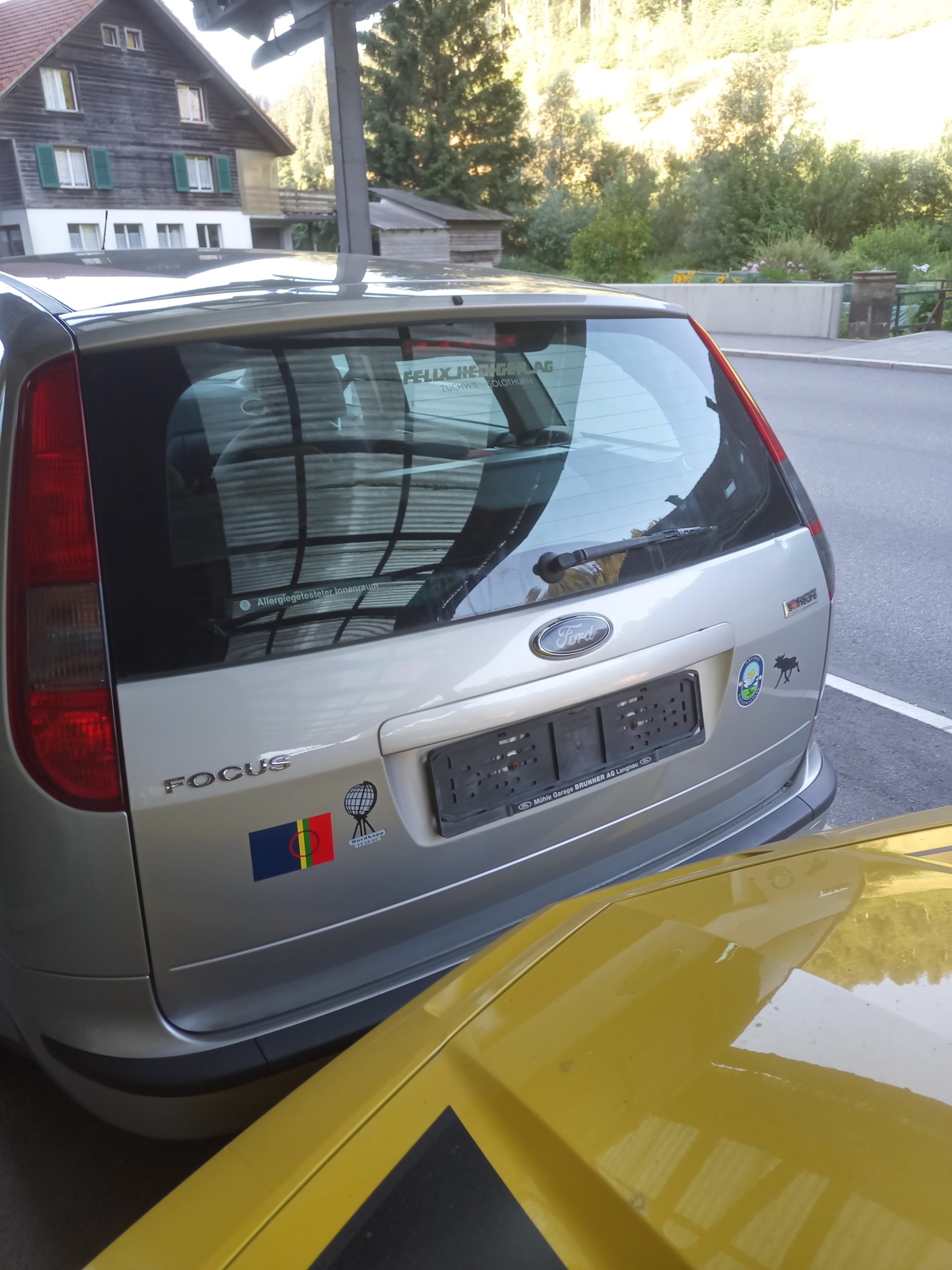 FORD Focus 1.8i Ghia-image-2