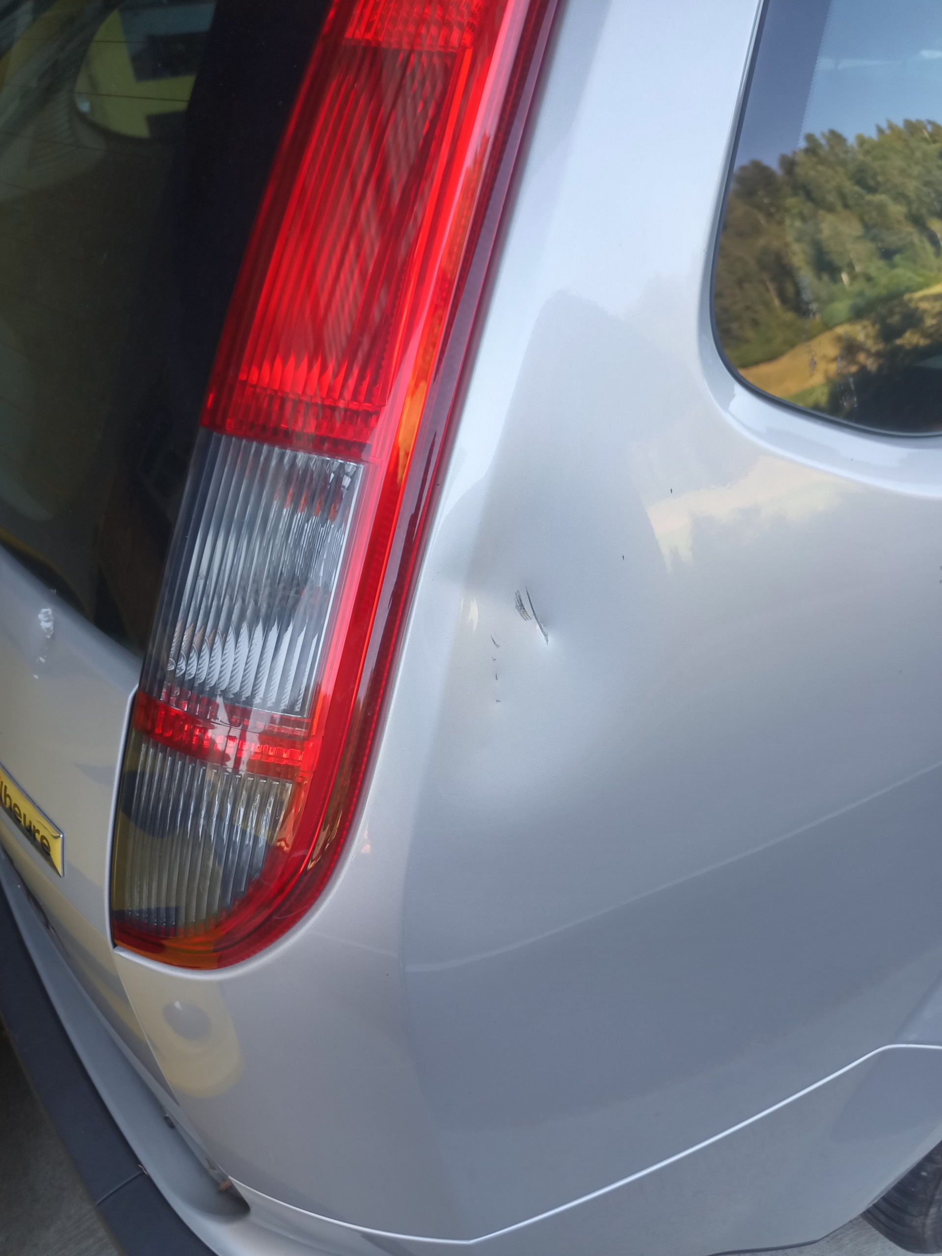 FORD Focus 1.8i Ghia-image-3