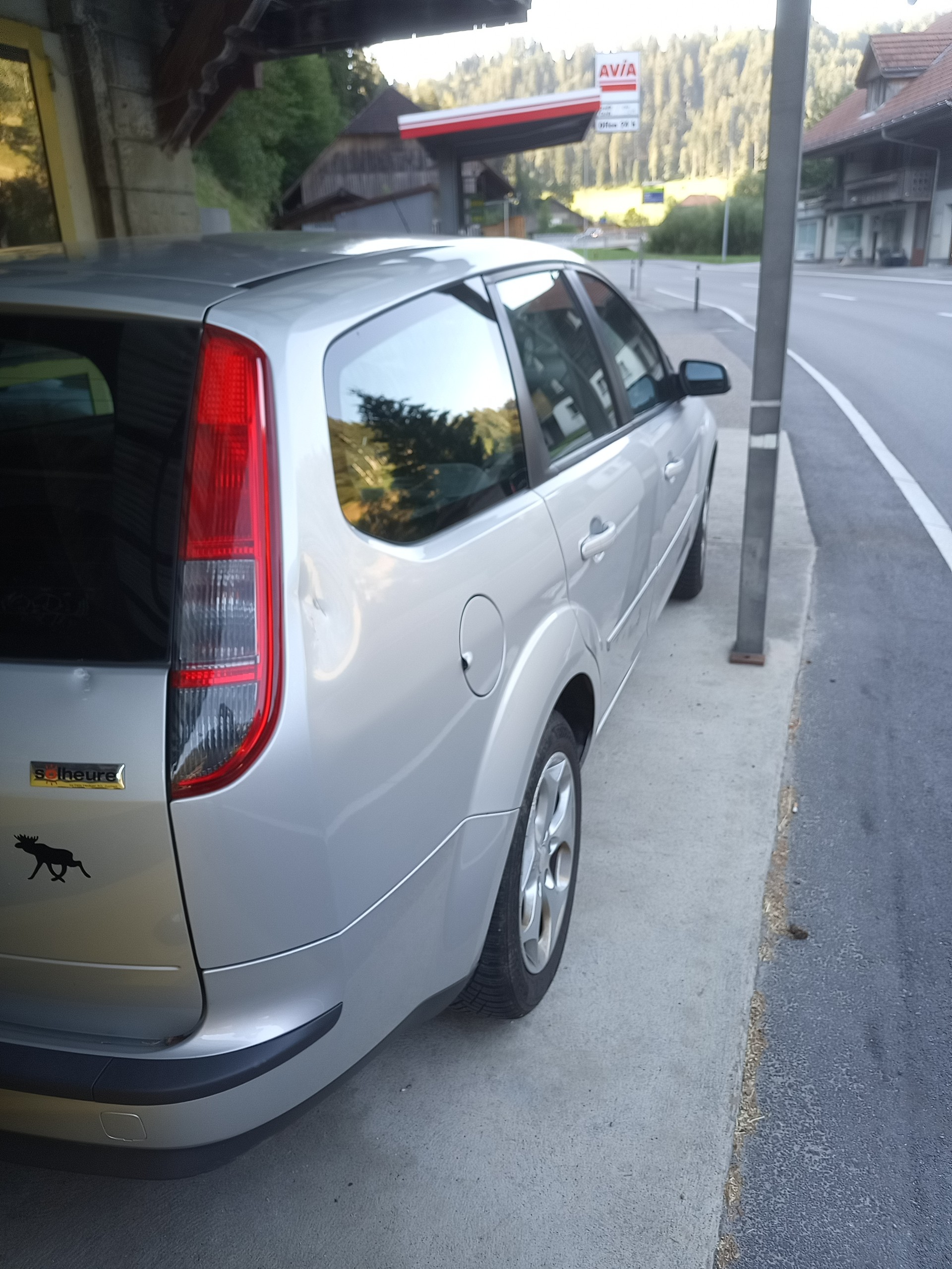FORD Focus 1.8i Ghia-image-4