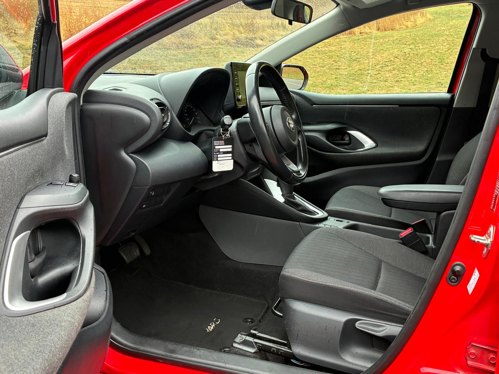 TOYOTA Yaris 1.5 Comfort e-CVT-image-8