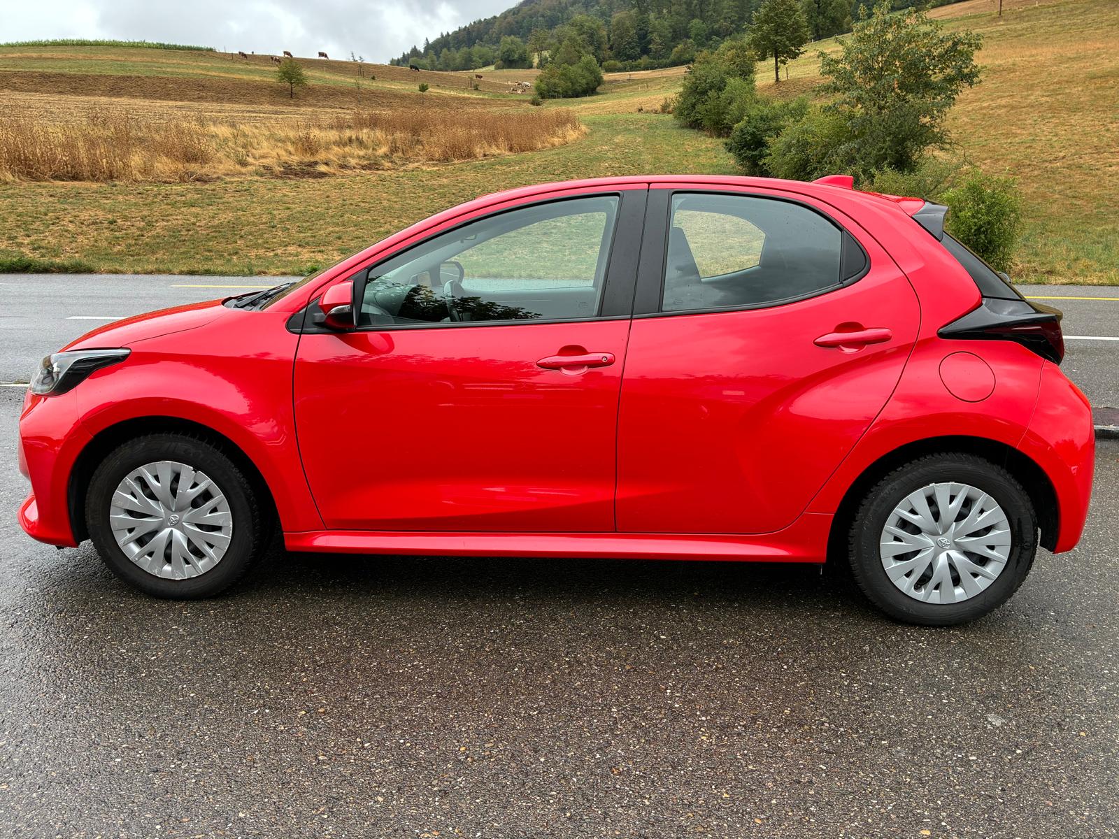 TOYOTA Yaris 1.5 Comfort e-CVT-showroom-element-2