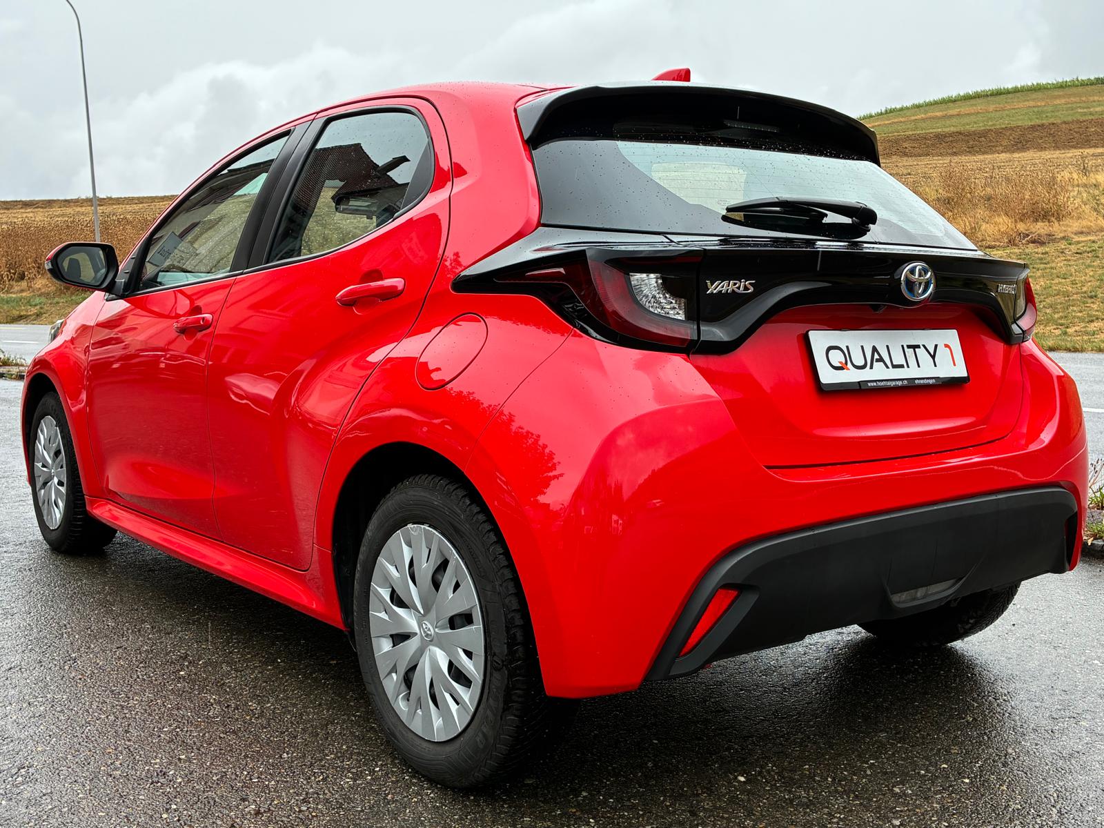 TOYOTA Yaris 1.5 Comfort e-CVT-showroom-element-3