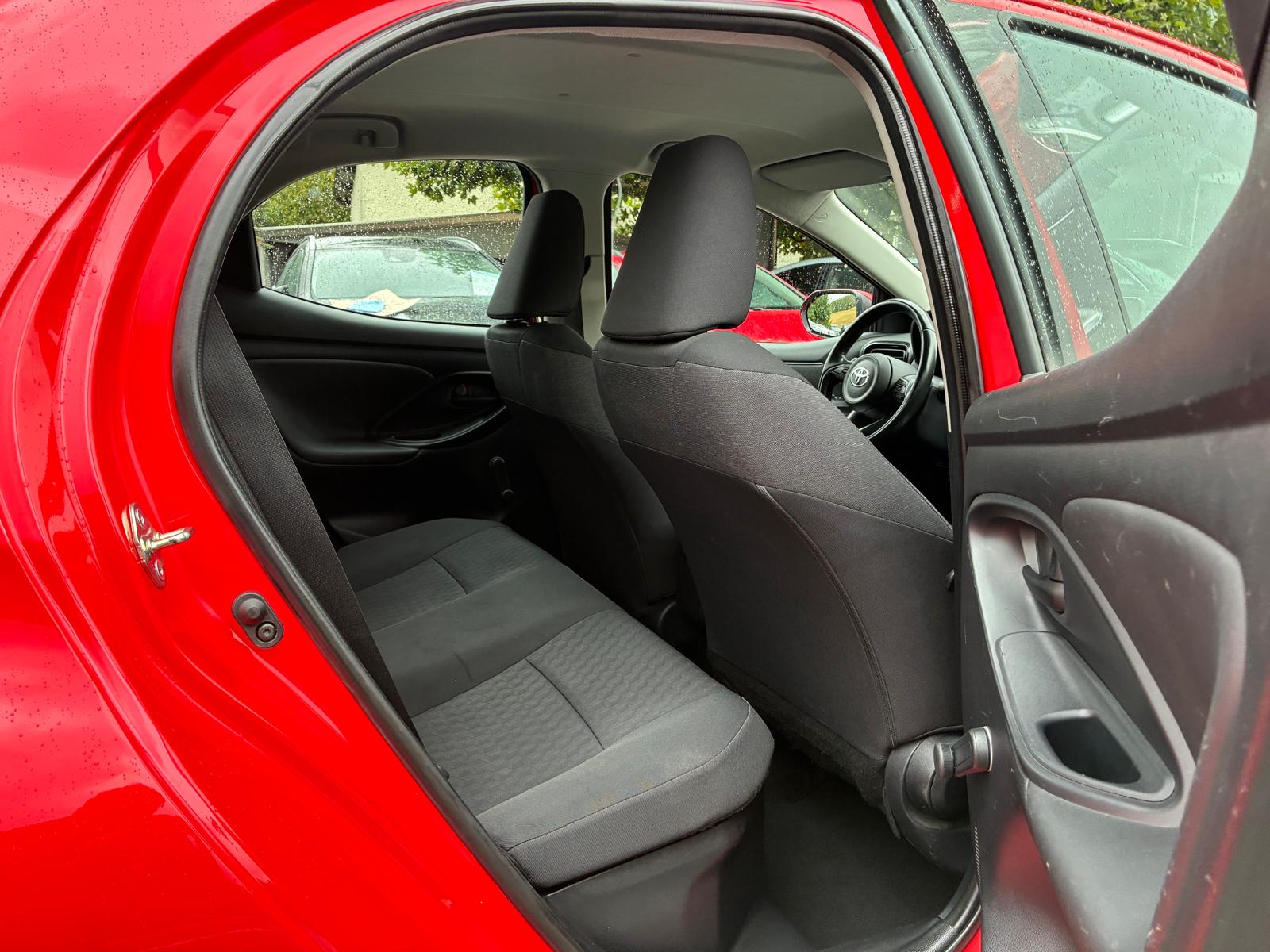 TOYOTA Yaris 1.5 Comfort e-CVT-image-14