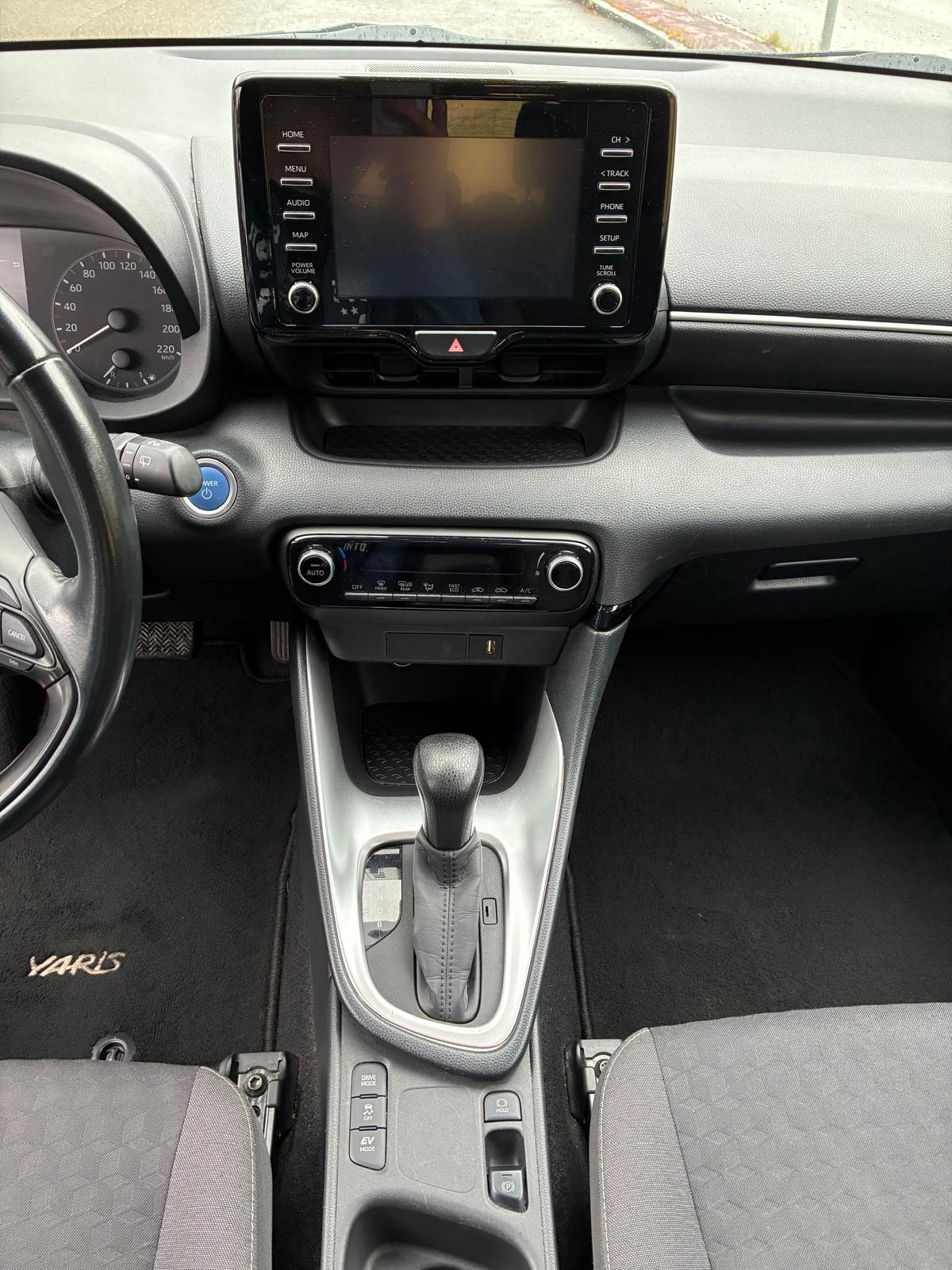 TOYOTA Yaris 1.5 Comfort e-CVT-image-11