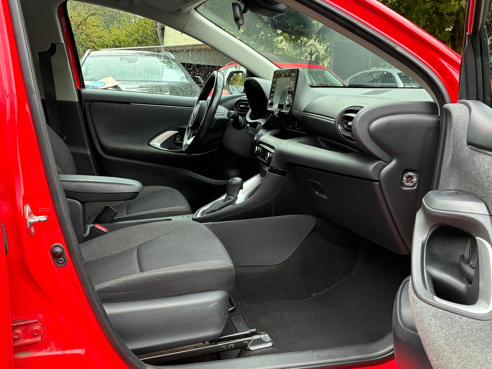 TOYOTA Yaris 1.5 Comfort e-CVT-image-15