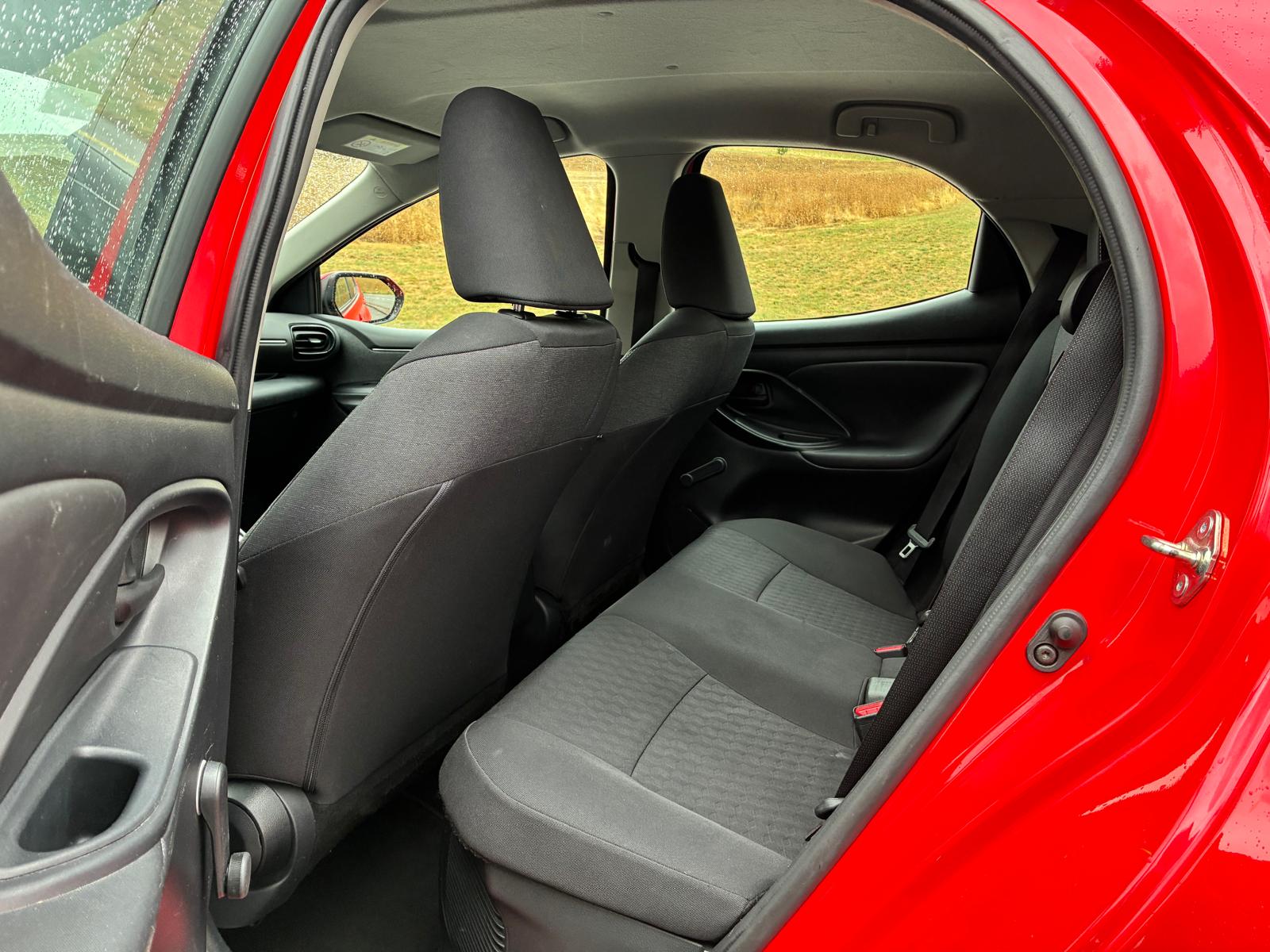 TOYOTA Yaris 1.5 Comfort e-CVT-image-13