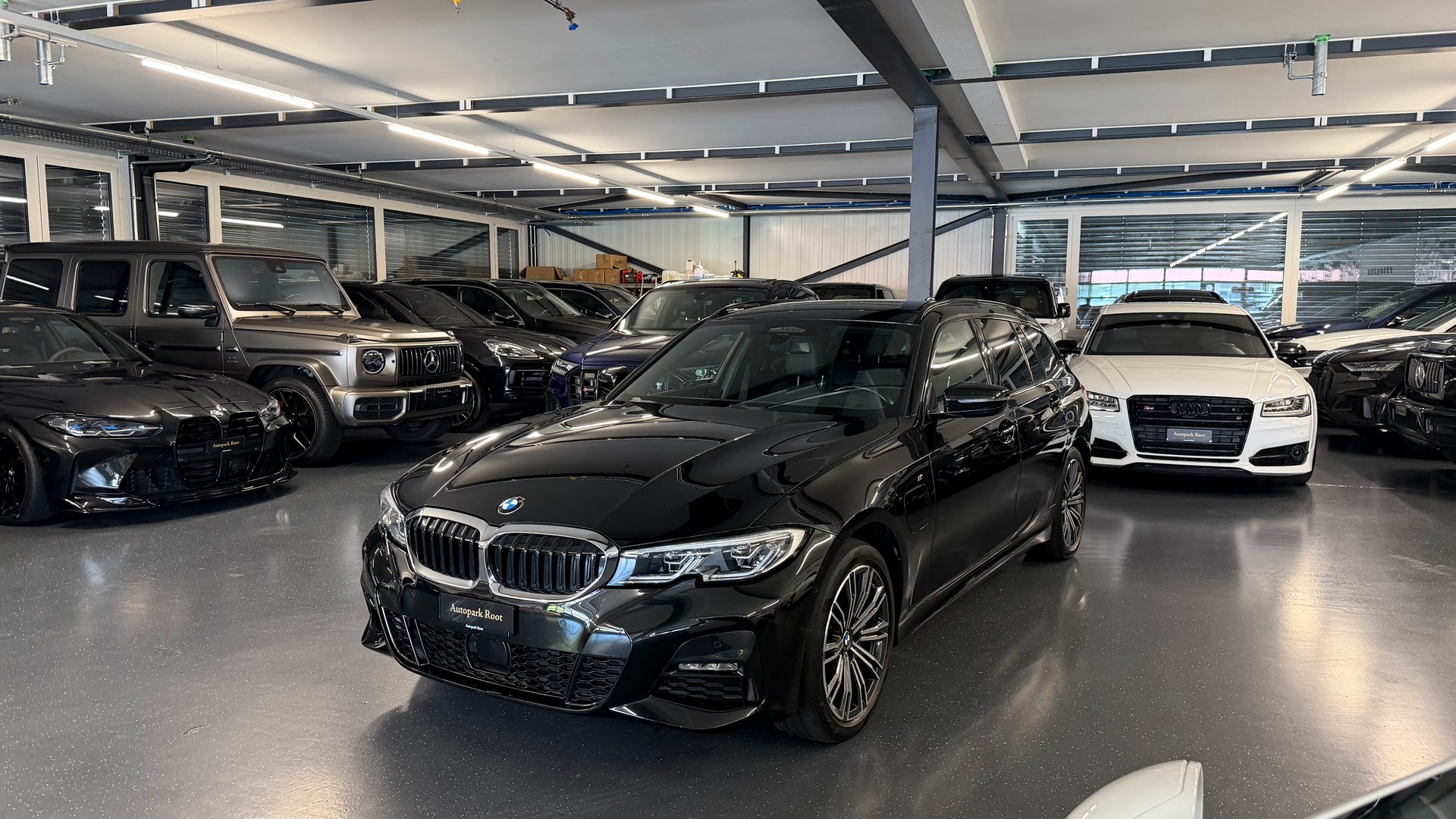 BMW 330e x DriveTouring Pure M Sport Steptronic-image-8