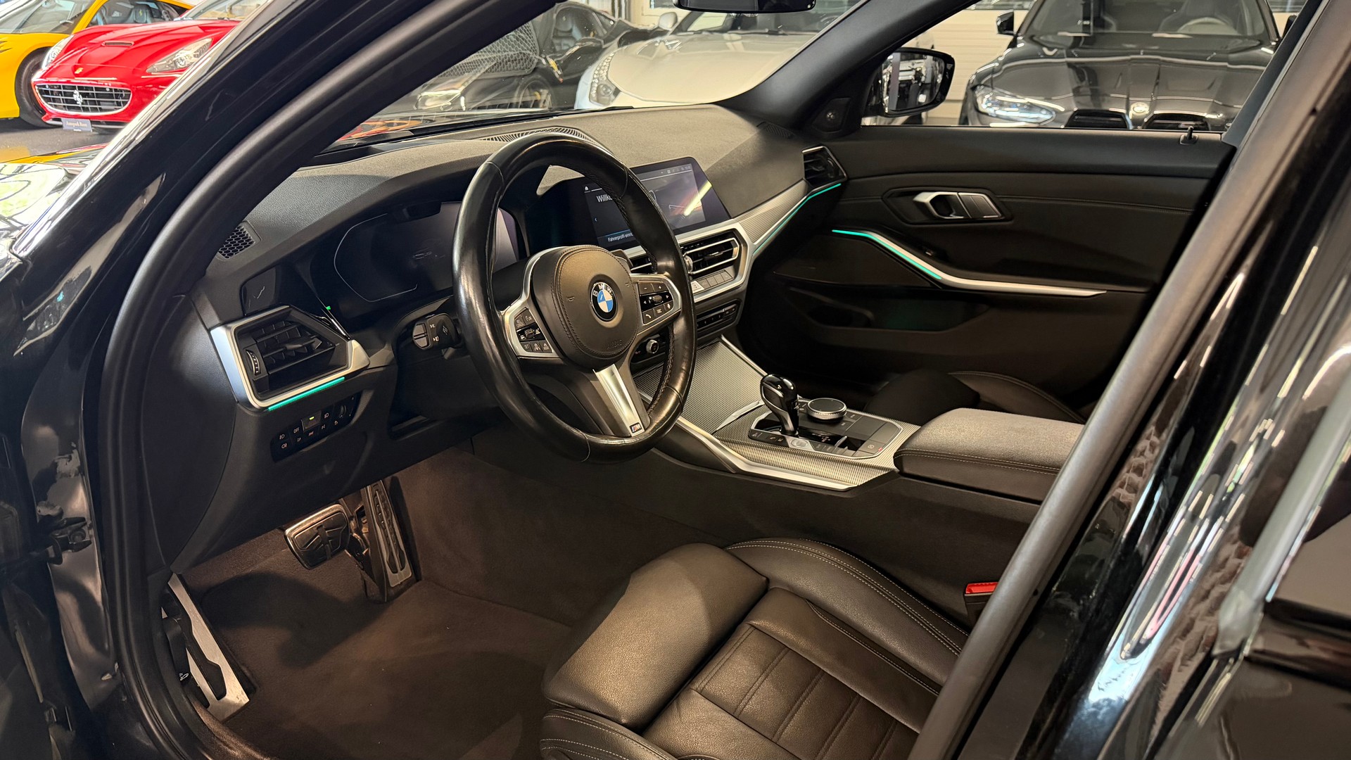 BMW 330e x DriveTouring Pure M Sport Steptronic-image-11