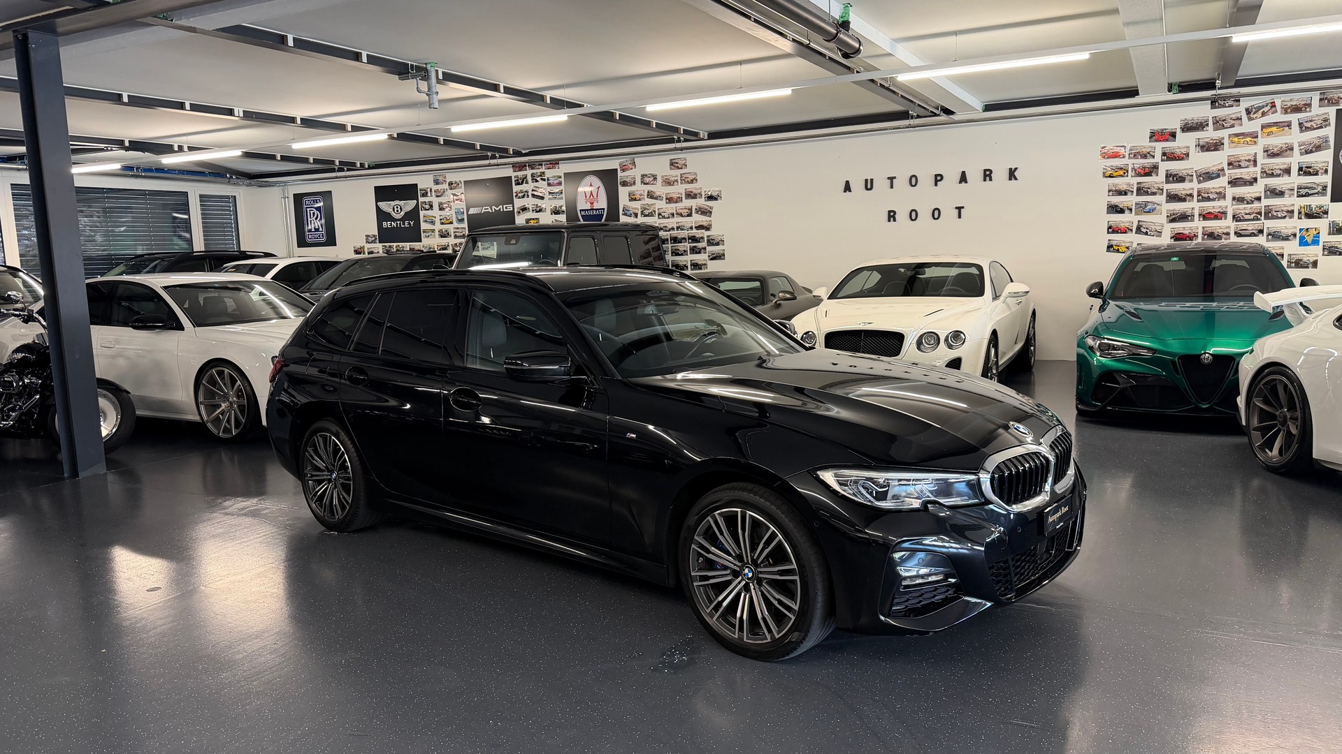 BMW 330e x DriveTouring Pure M Sport Steptronic-image-0