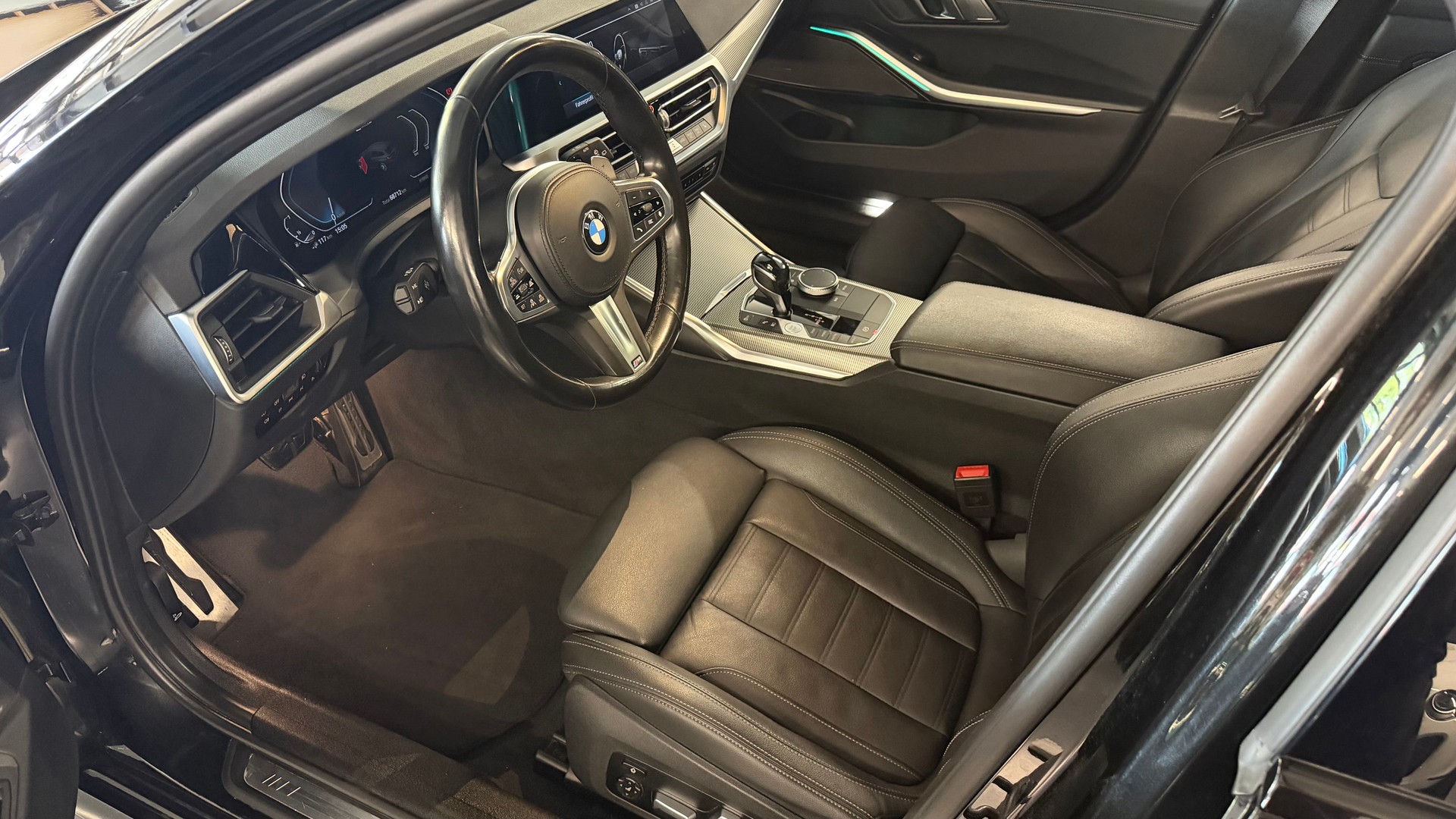BMW 330e x DriveTouring Pure M Sport Steptronic-image-14