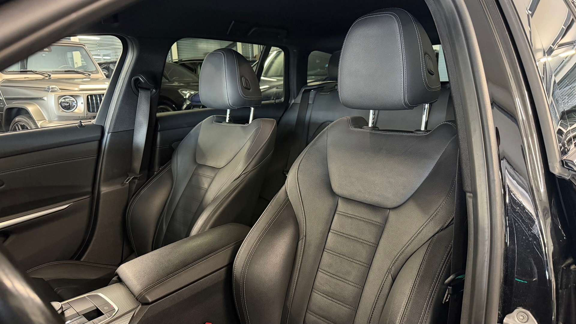 BMW 330e x DriveTouring Pure M Sport Steptronic-image-13
