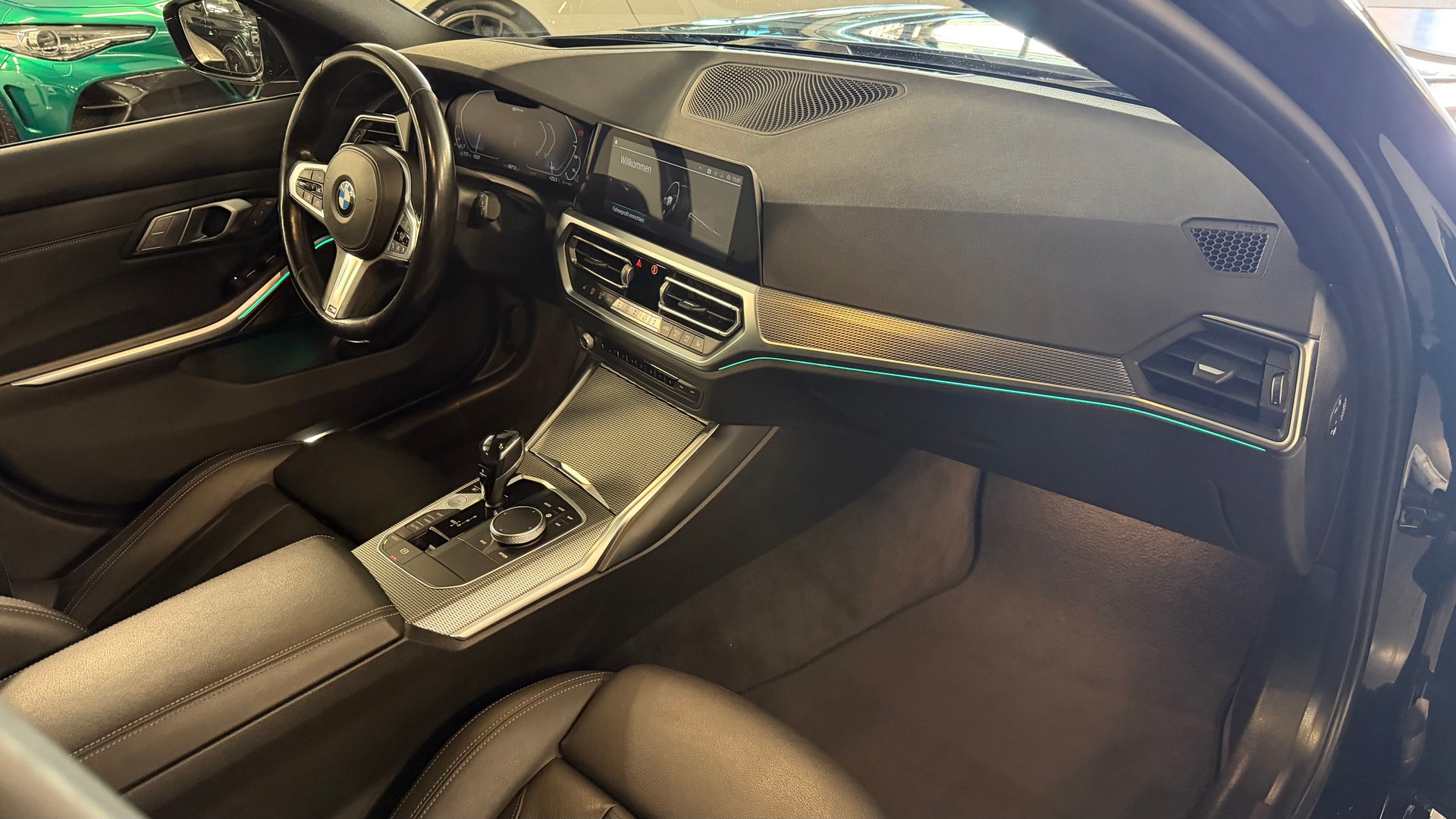 BMW 330e x DriveTouring Pure M Sport Steptronic-image-18